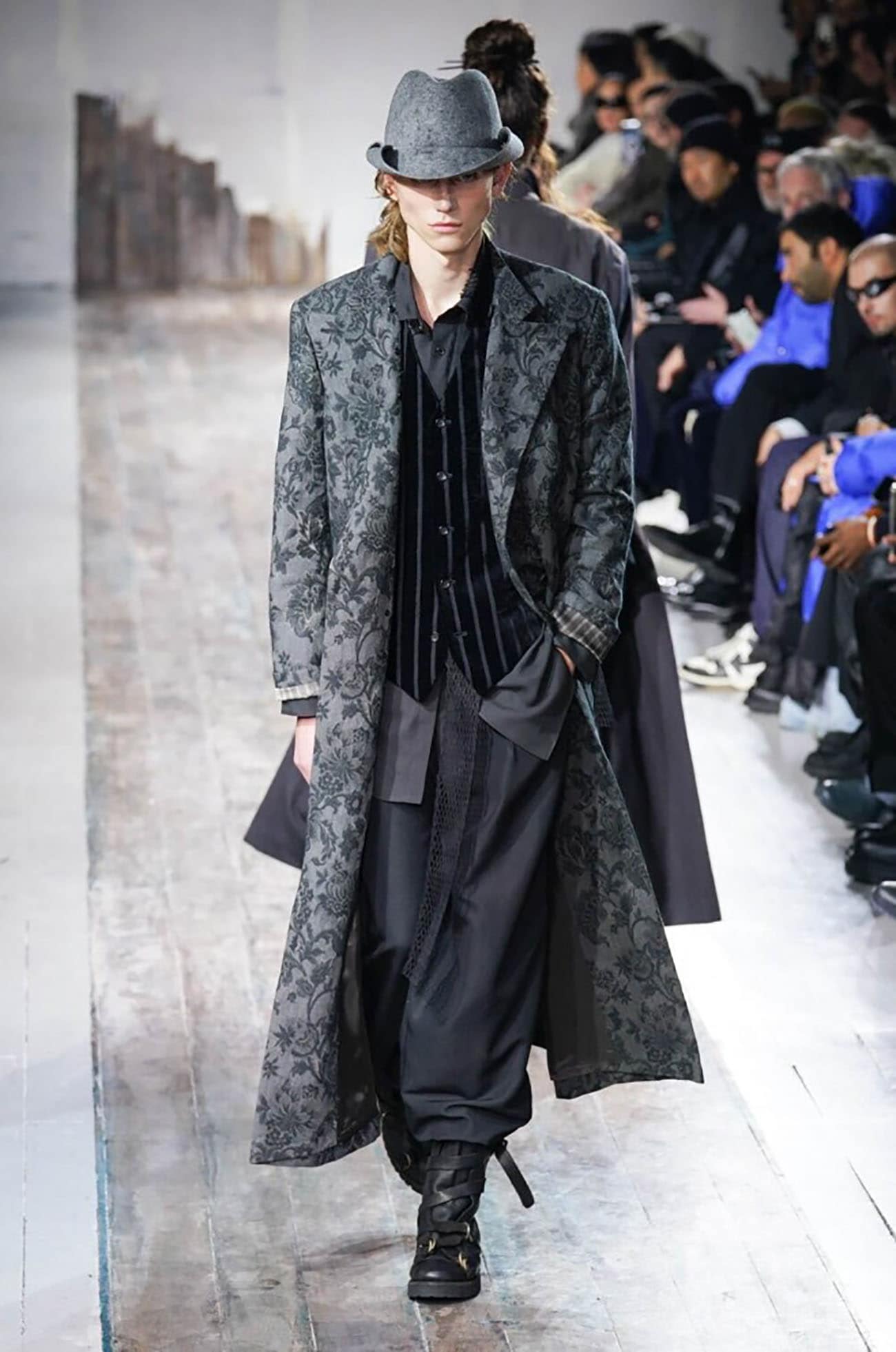 COTTON GOBELIN PATTERN BELTED LONG JACKET(M BLACK): Yohji Yamamoto POUR  HOMME｜THE SHOP YOHJI YAMAMOTO