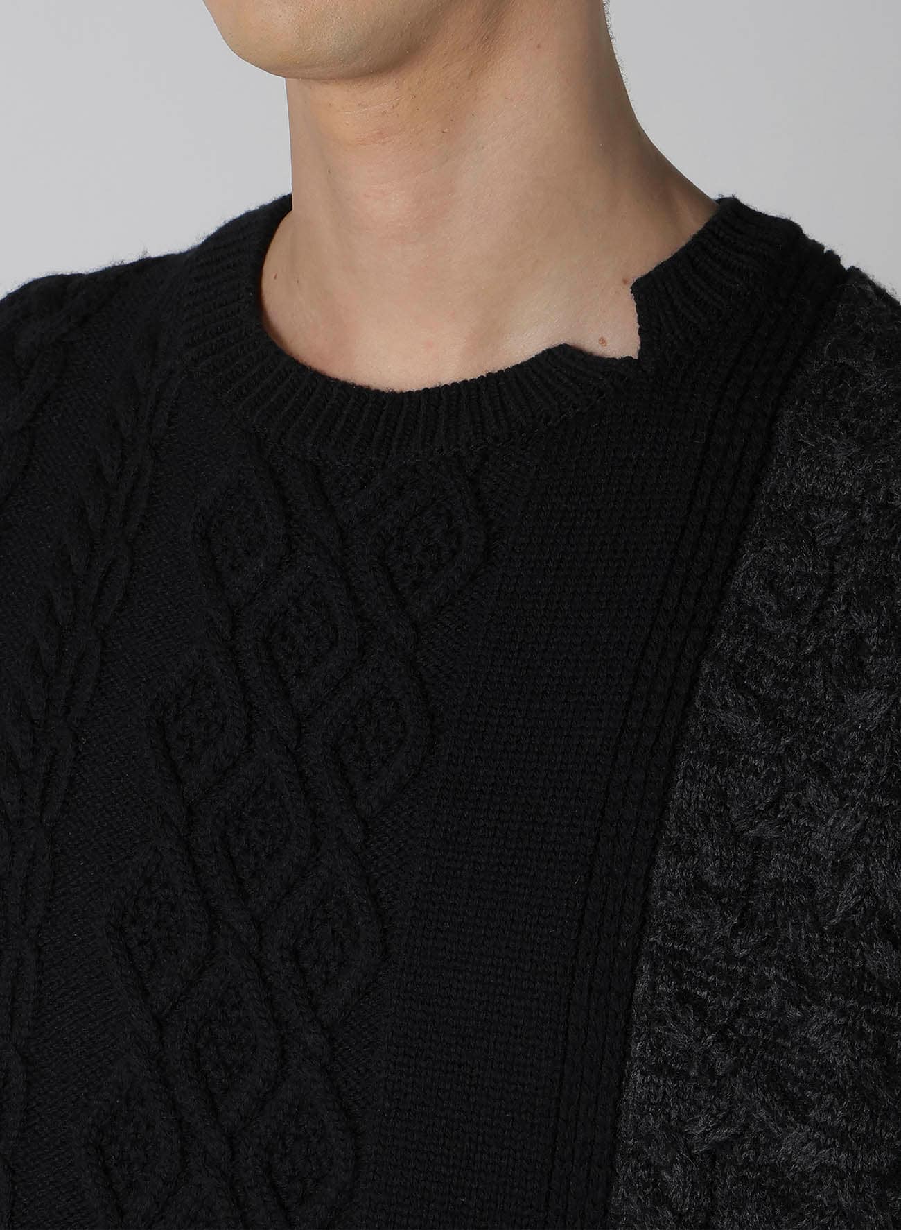 【10/16 10:00 Release】5G CROSS PATTERN SWITCHING ROUND NECK