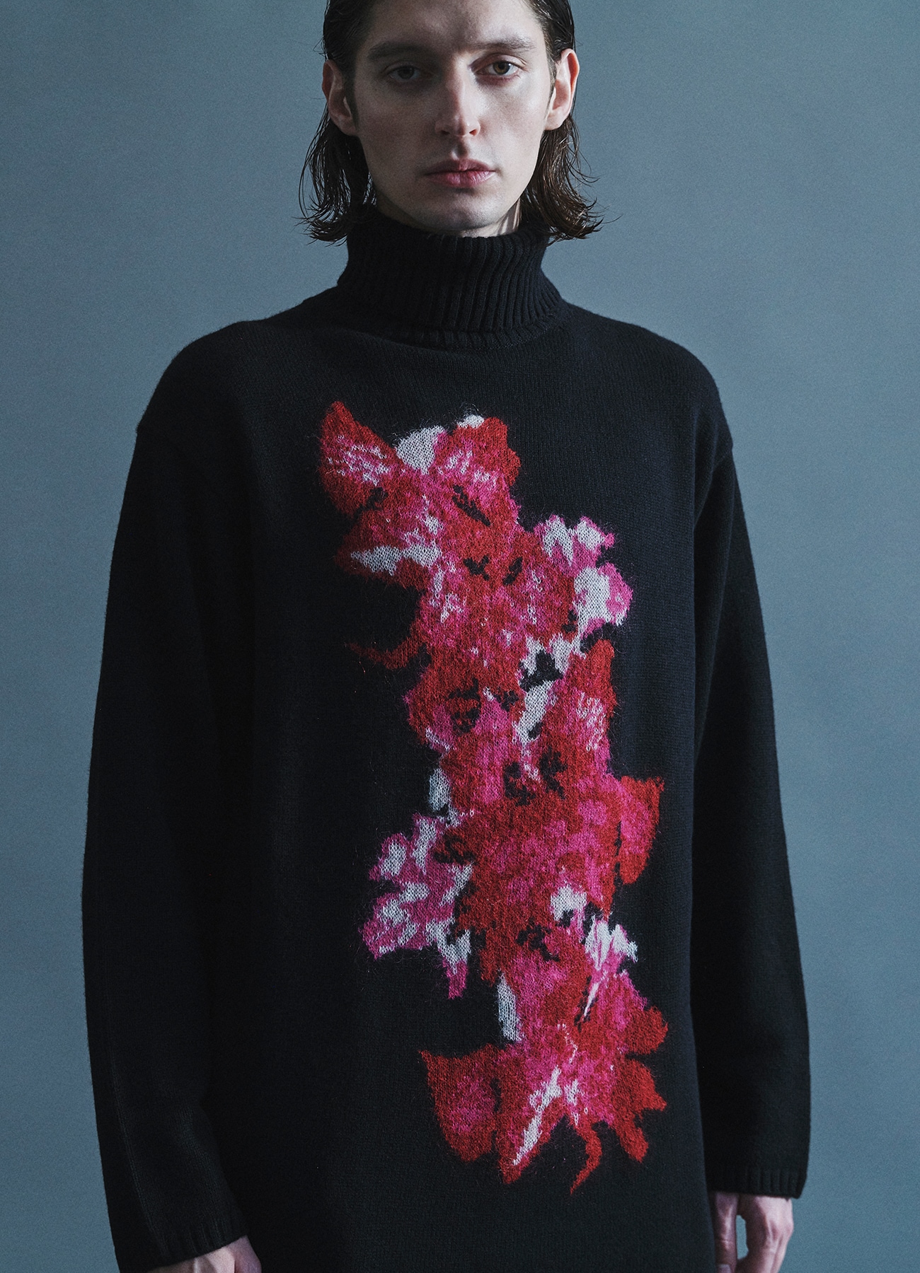 FLOWER DESIGNED TURTLE NECK KNIT