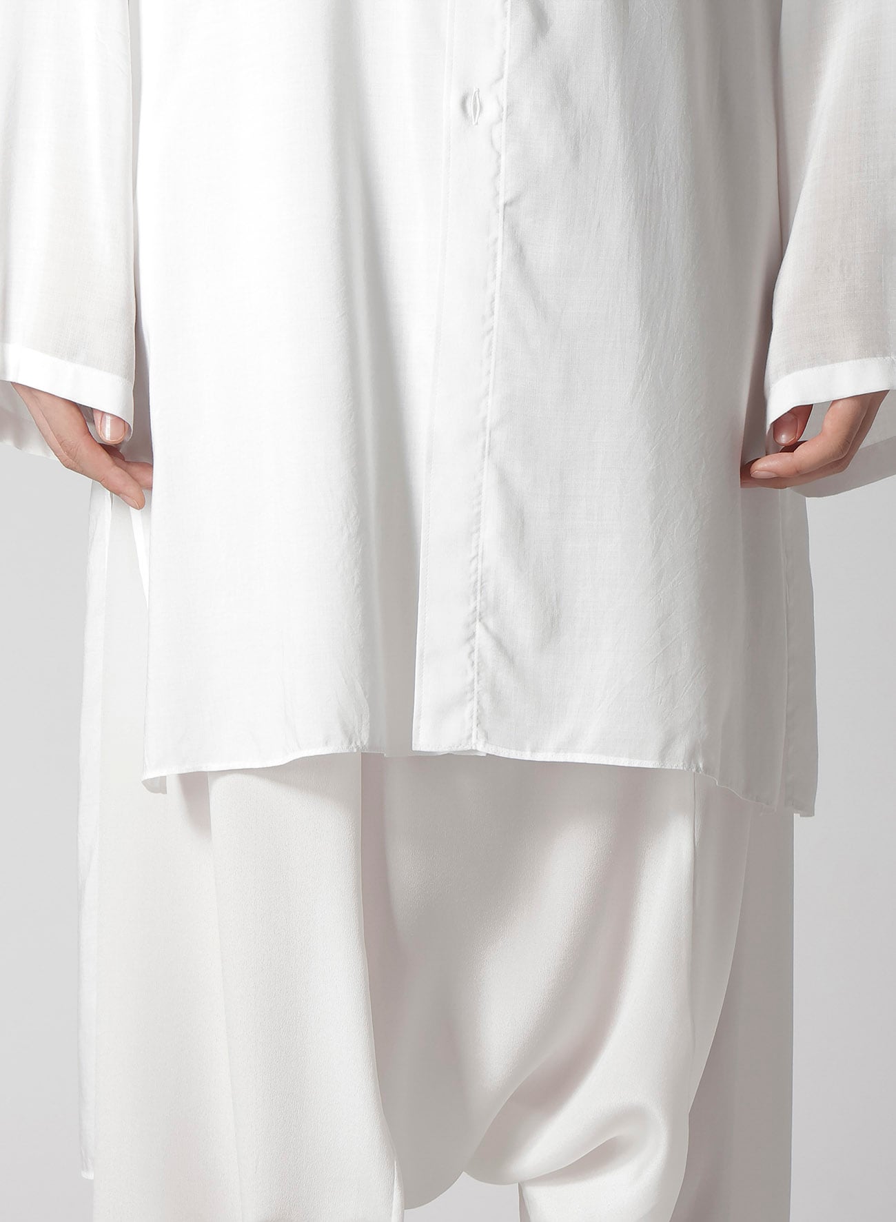 【1/11 10:00 Release】WHITE 80 MODAL LAWN TAB DETAIL BLOUSE