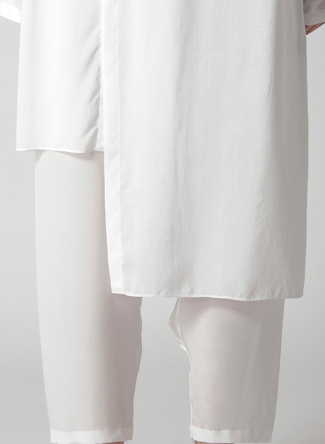 【1/11 10:00 Release】WHITE 80 MODAL LAWN TAB DETAIL BLOUSE