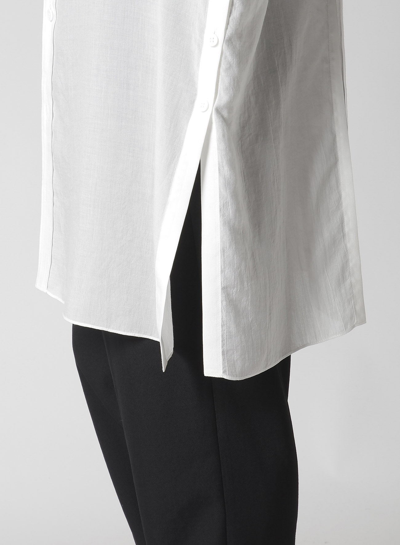 【1/11 10:00 Release】60 CELLULOSE LOAN BACK PANELED SLIT BLOUSE