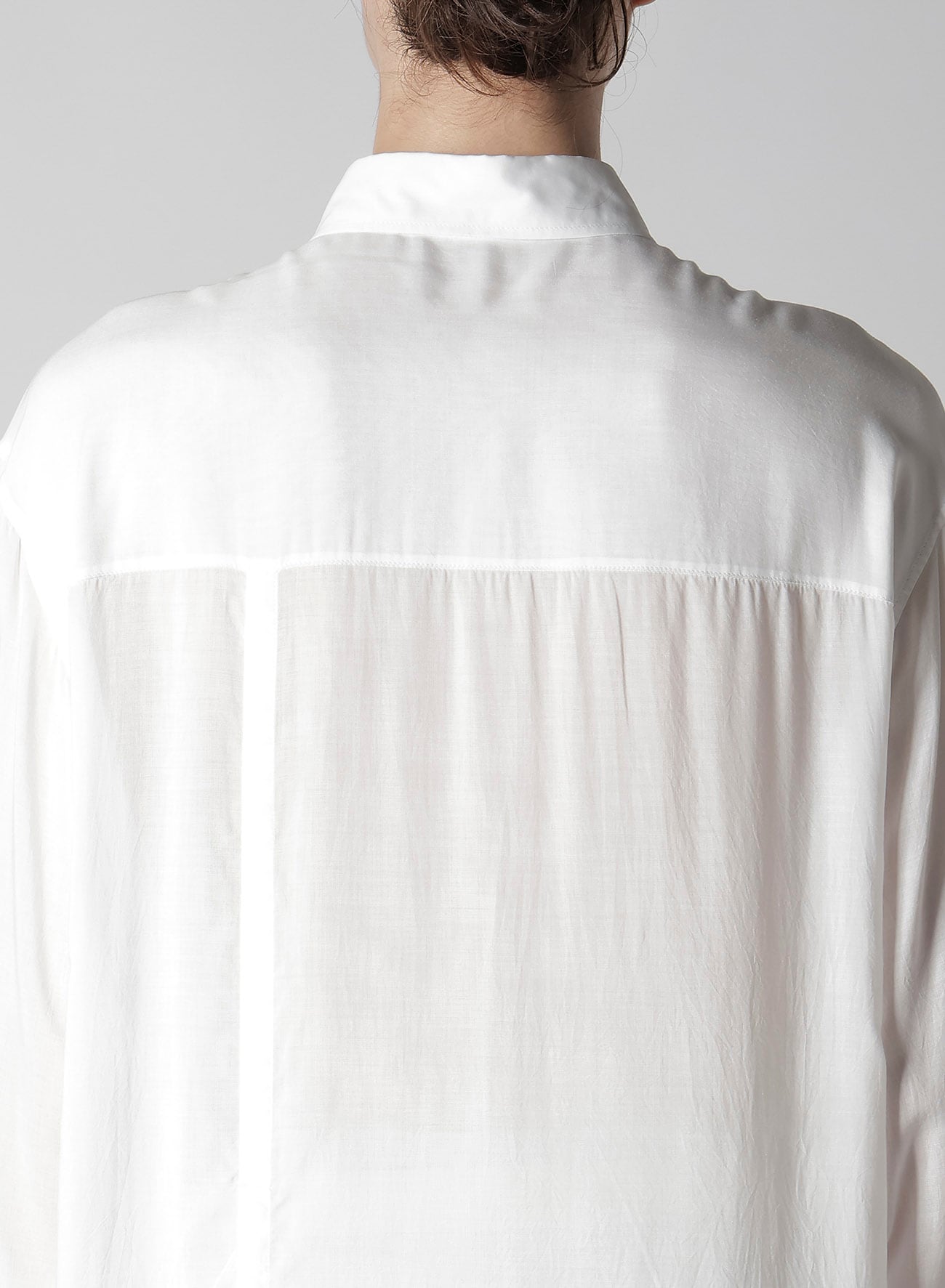 【1/11 10:00 Release】WHITE 80 MODAL LAWN BACK PANELED SLIT BLOUSE