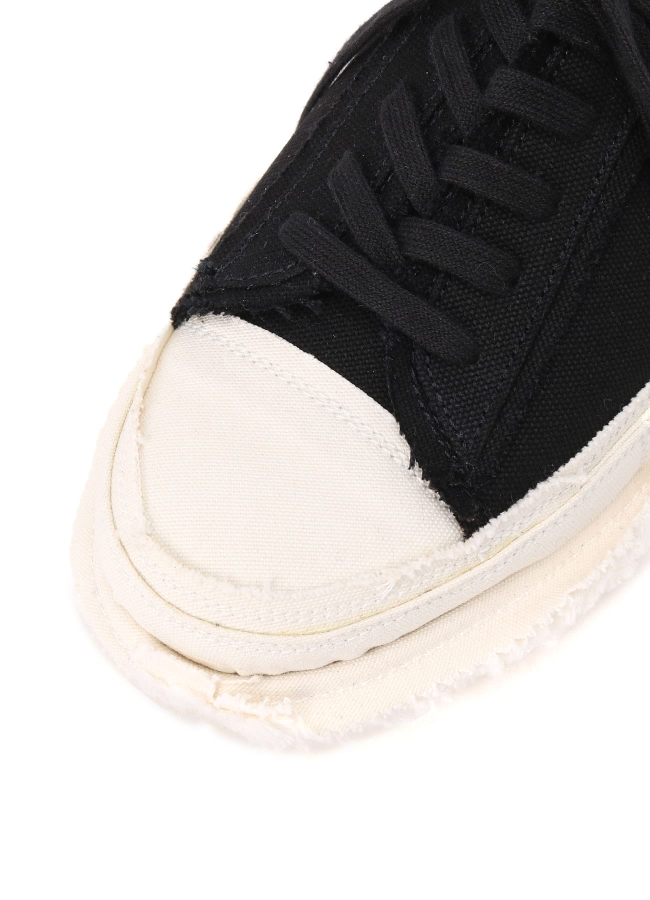 8/C CANVAS B LOW TOP LACE UP SNEAKER