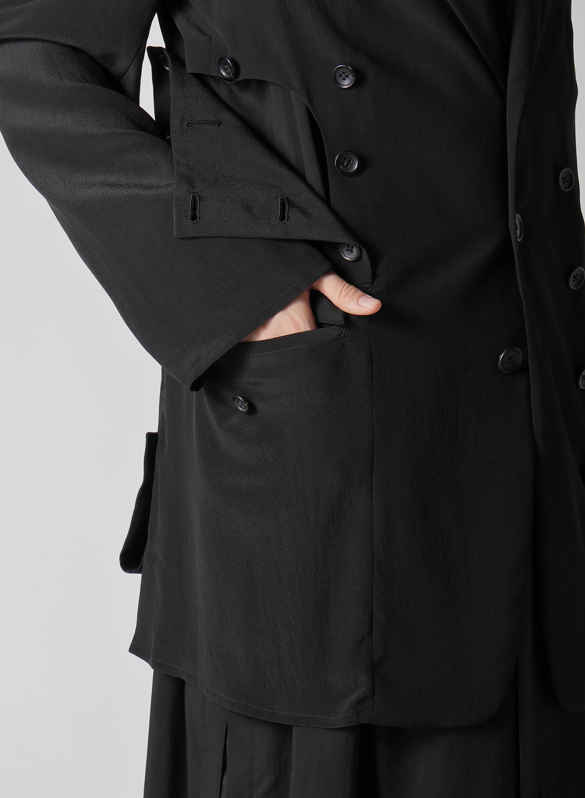 12M SILK DECINE ASYMMETRY BUTTON DETAIL JACKET
