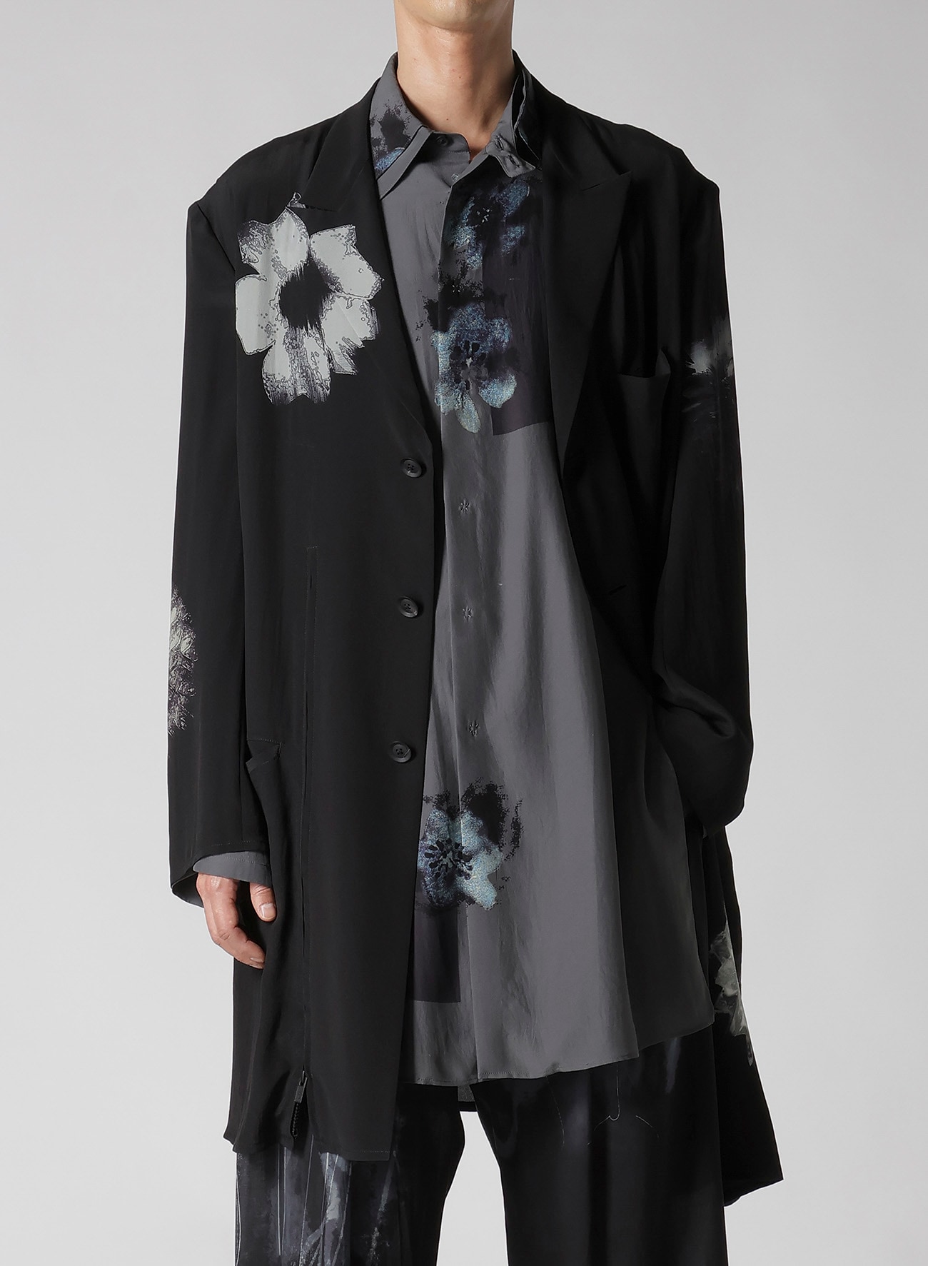 【1/11 10:00 Release】WHITE FLOWER PRINT SLIT JACKET