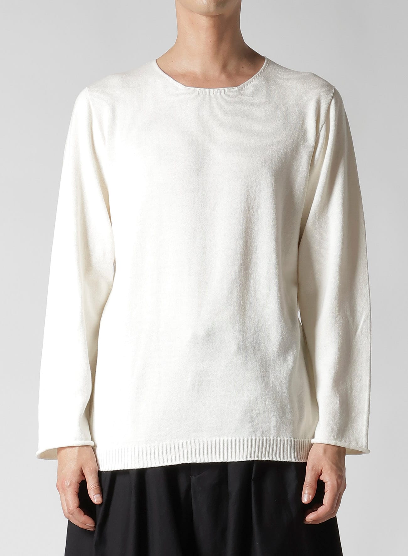 ROUND NECK KNIT WITH EMBROIDERY