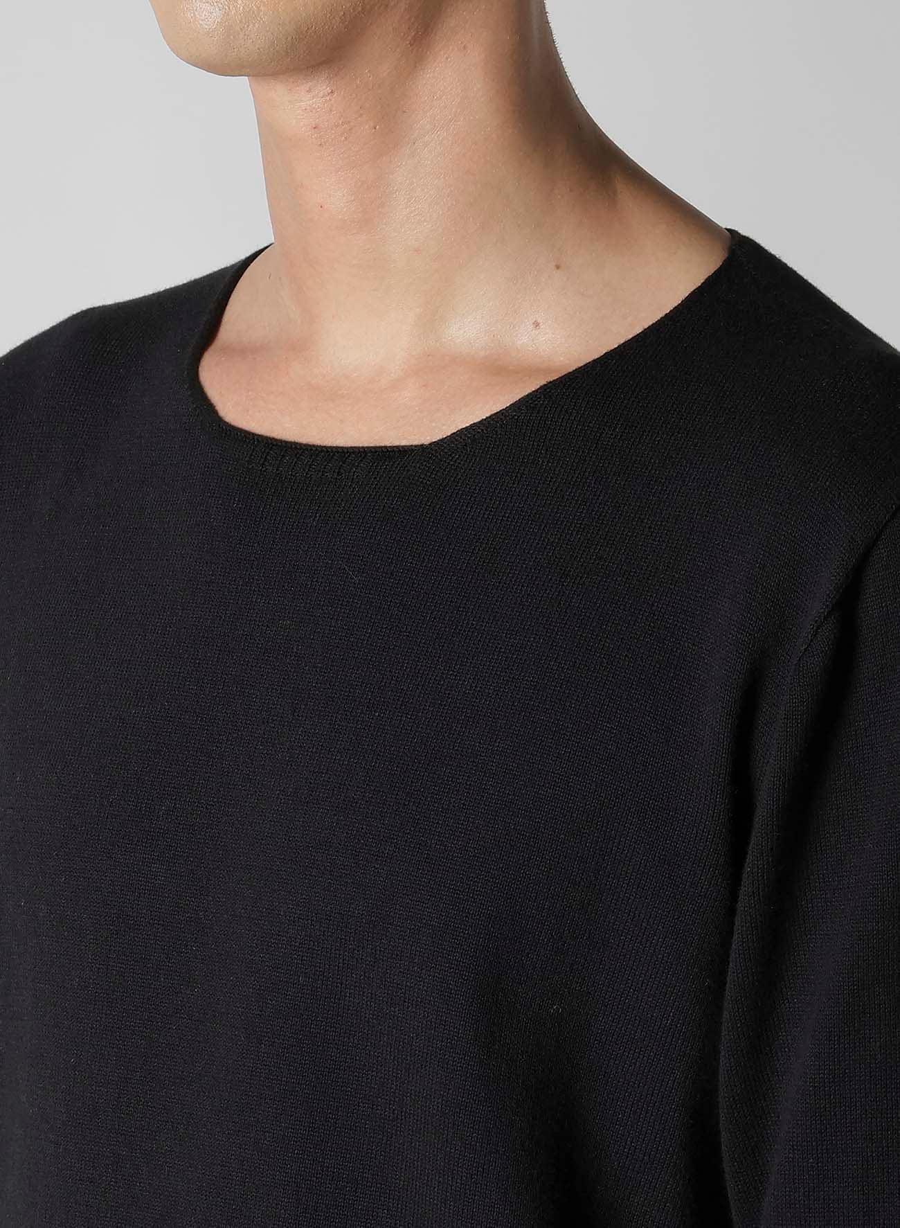 ROUND NECK KNIT WITH EMBROIDERY