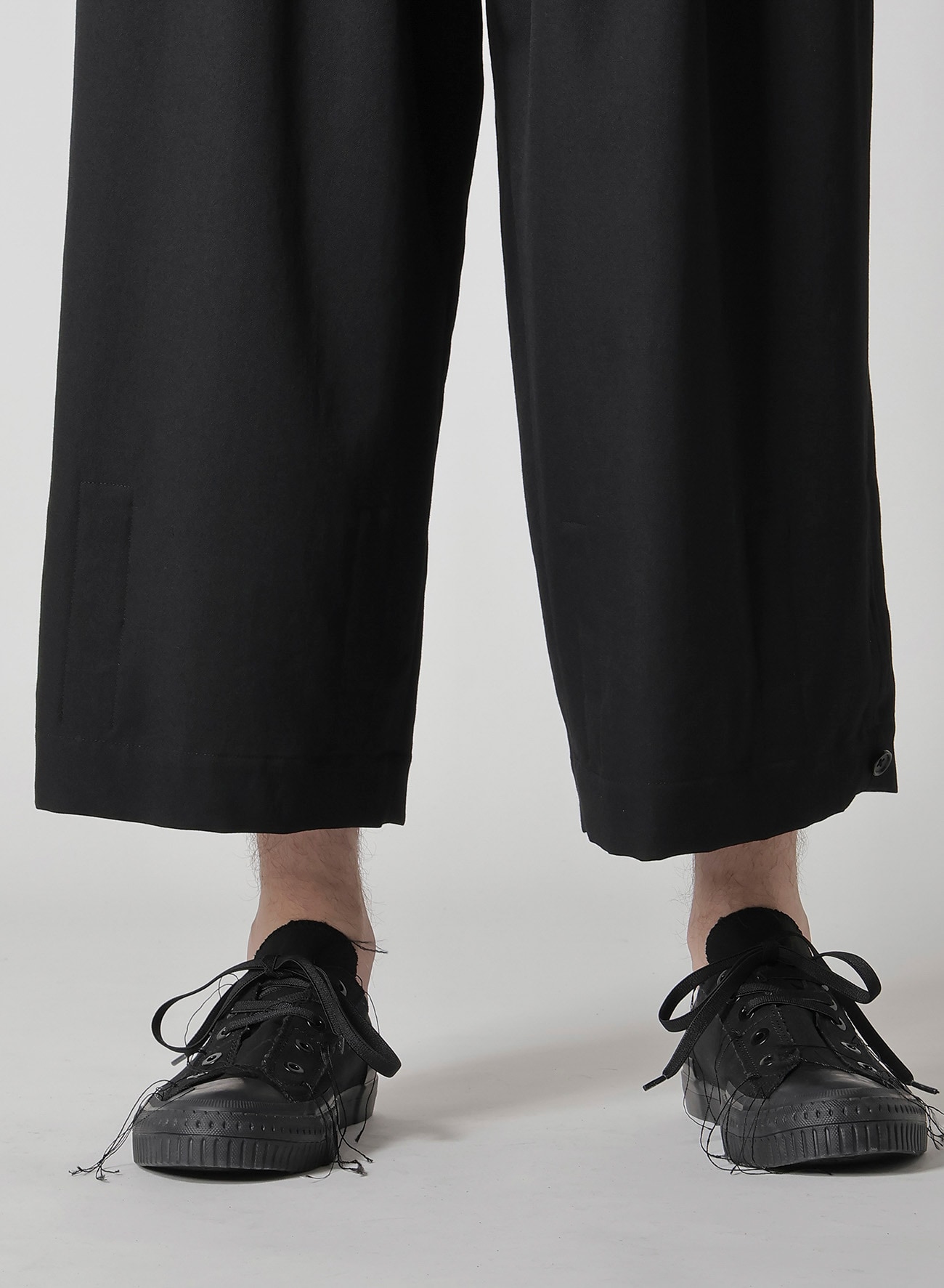 【1/11 10:00 Release】WOOL GABARDINE TAB DETAIL WIDE PANTS