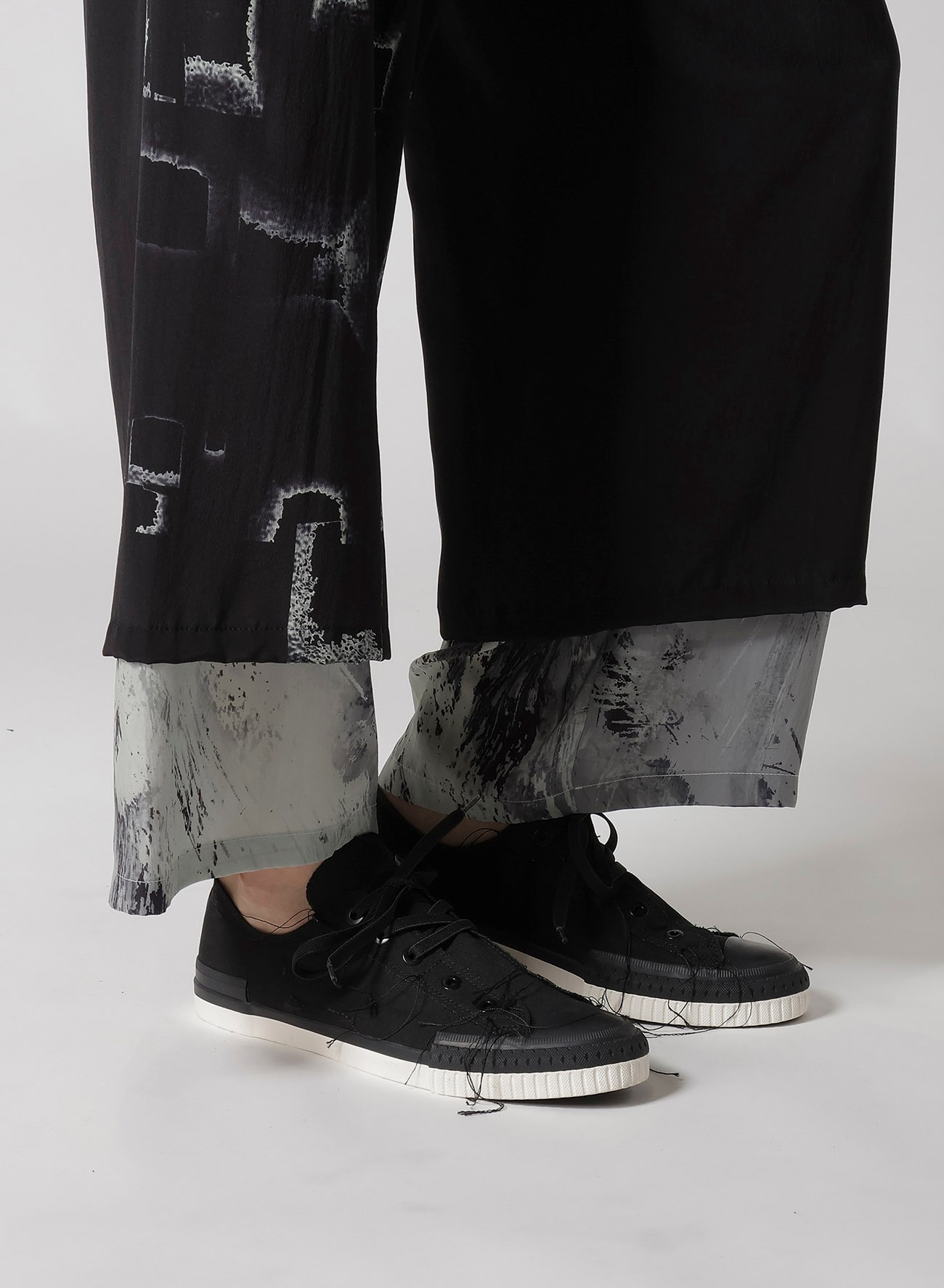 LAYERED PRINT PANTS