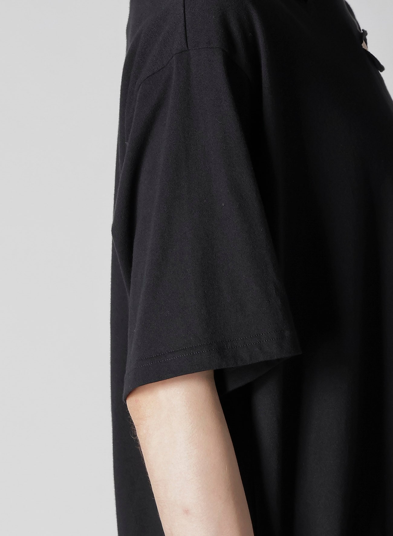 COMBED SINGLE JERSEY SLIT DETAIL S SLEEVE T