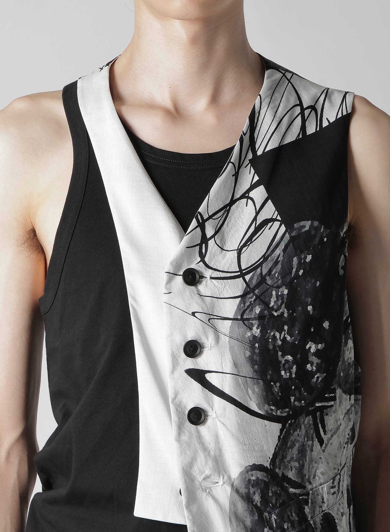 【1/11 10:00 Release】CLOCK PRINT ASYMMETRY VEST