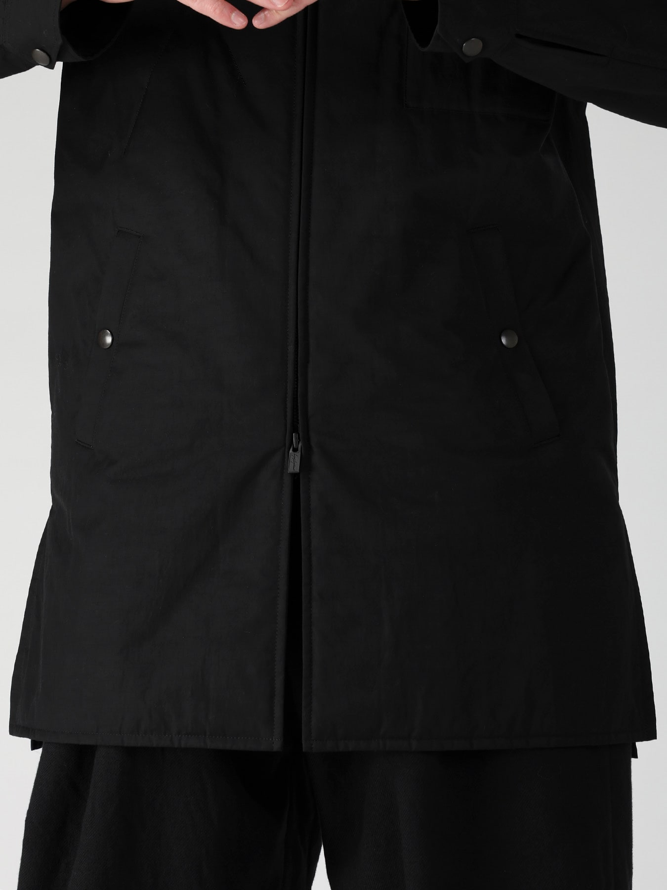 NY SPUN GABARDINE BLACK PADDED ZIP DOT BUTTON BLOUSE