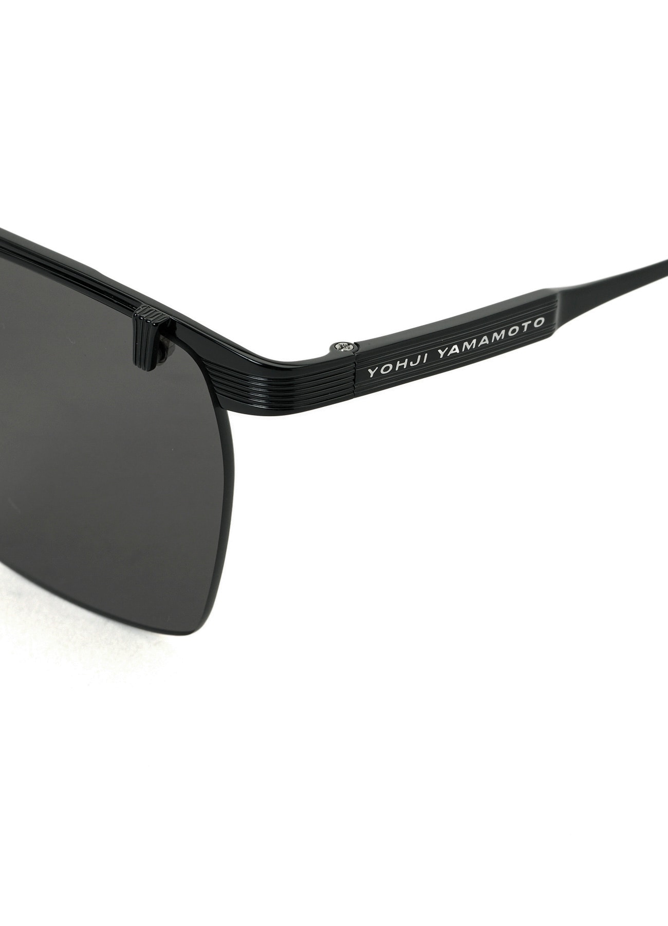 SUNGLASSES G
