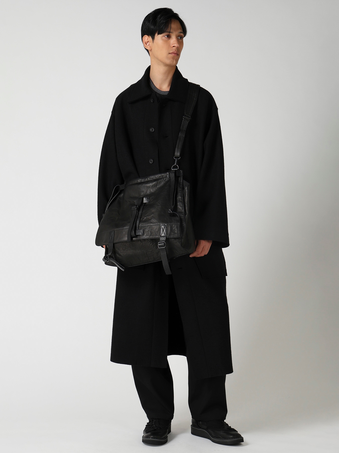 SHRINKED HORSE LEATHER MILITARY SHOULDER BAG