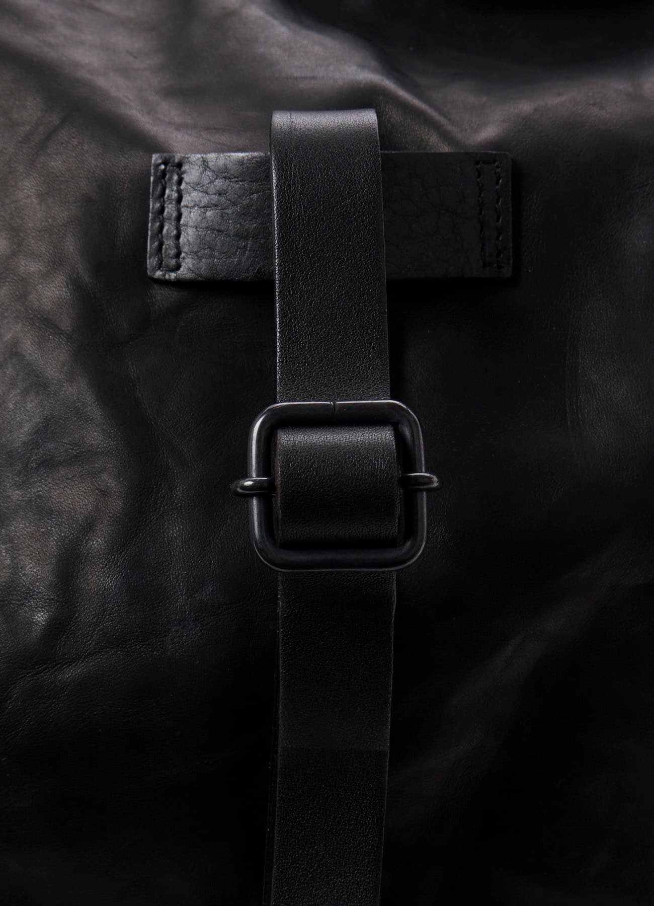 SHRINKED HORSE LEATHER MILITARY SHOULDER BAG