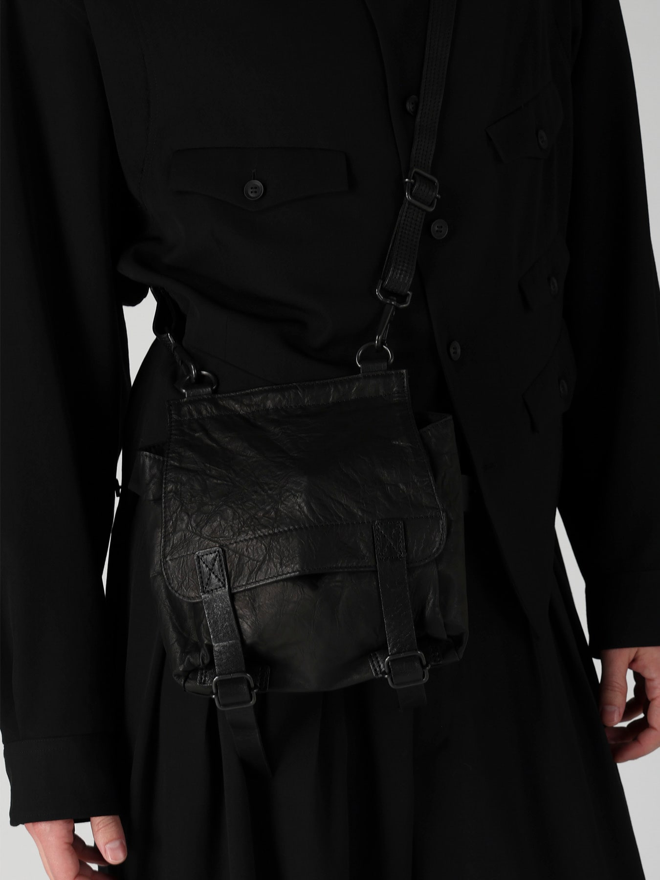 SHRINKED HORSE LEATHER MILITARY SHOULDER POUCH
