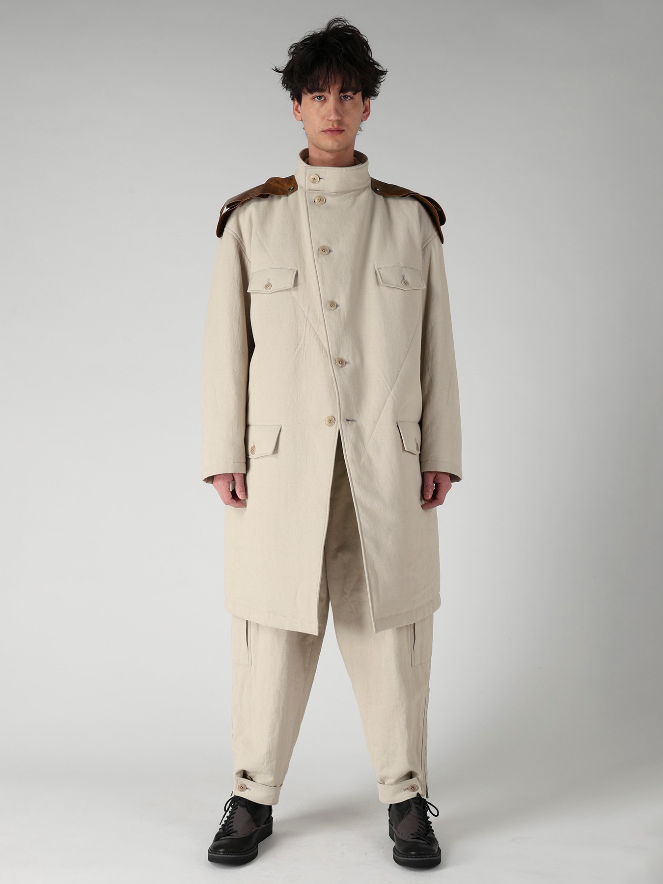 C M WHITE PIGMENT PADDED STAND COLLAR JACKET