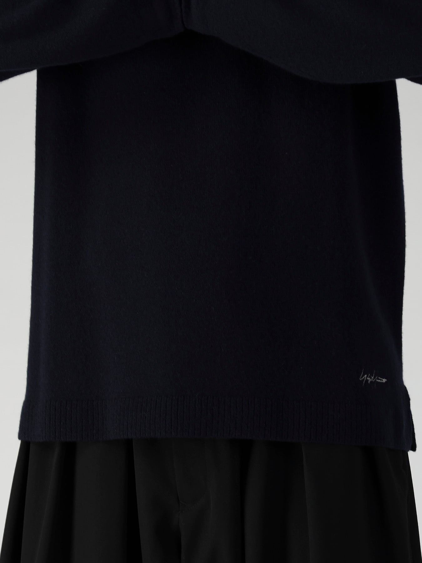 SINGLE JERSEY SIGNATURE EMBROIDERED KNIT