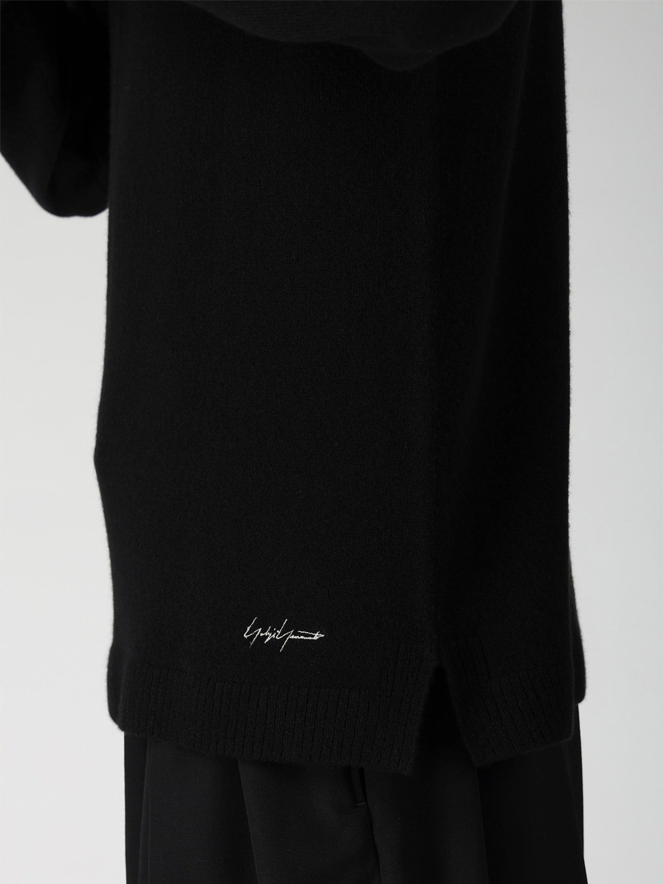 SINGLE JERSEY SIGNATURE EMBROIDERED KNIT