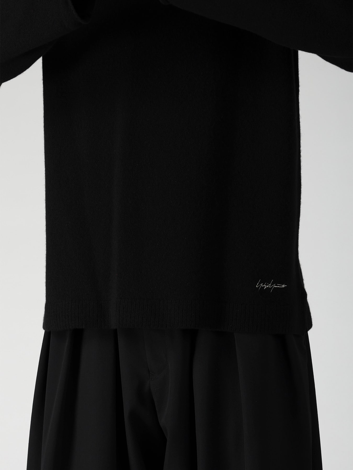 SINGLE JERSEY SIGNATURE EMBROIDERED KNIT