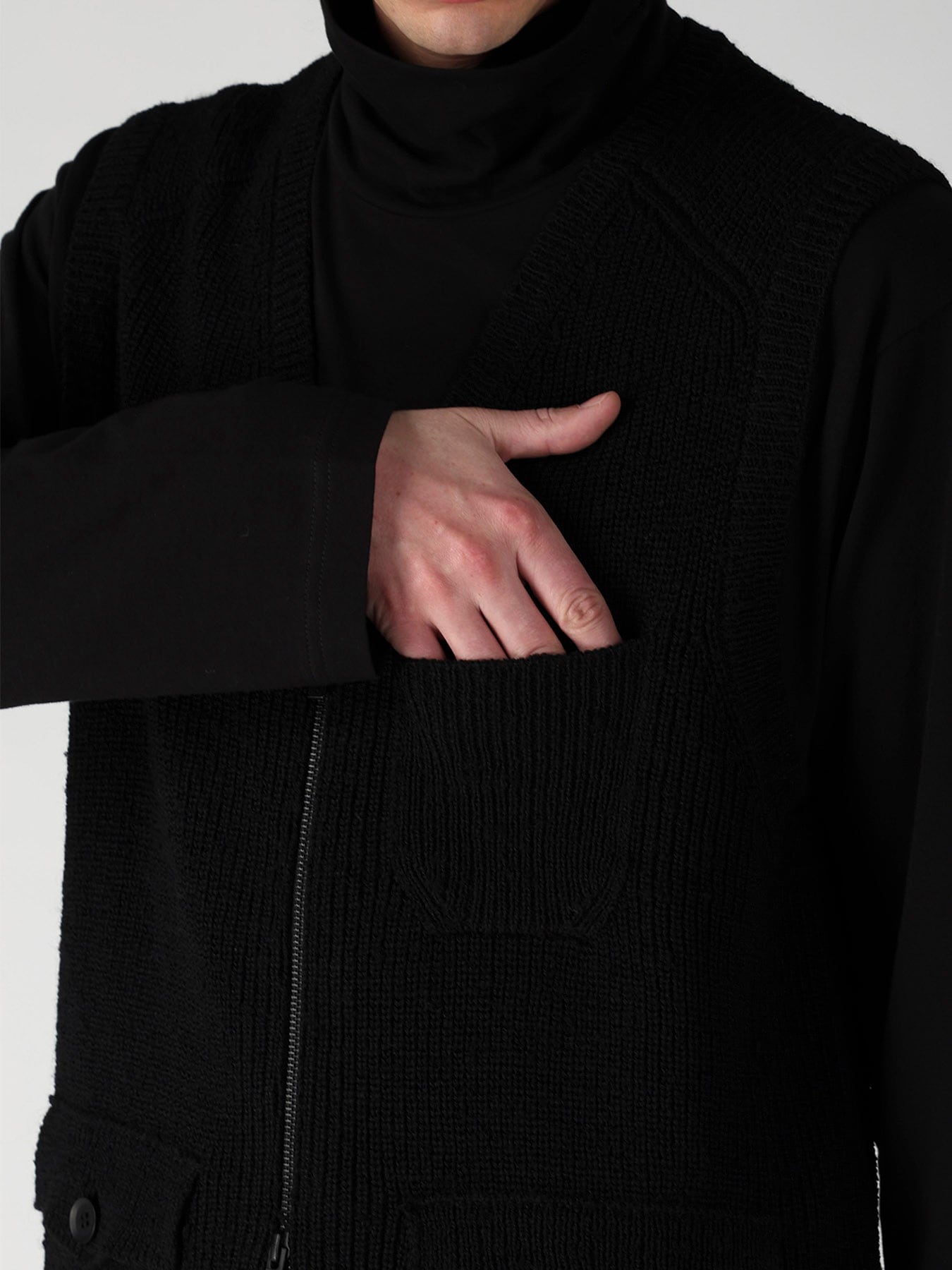 PARALLELED HALF CARDIGAN POCKET DETAIL ZIP VEST