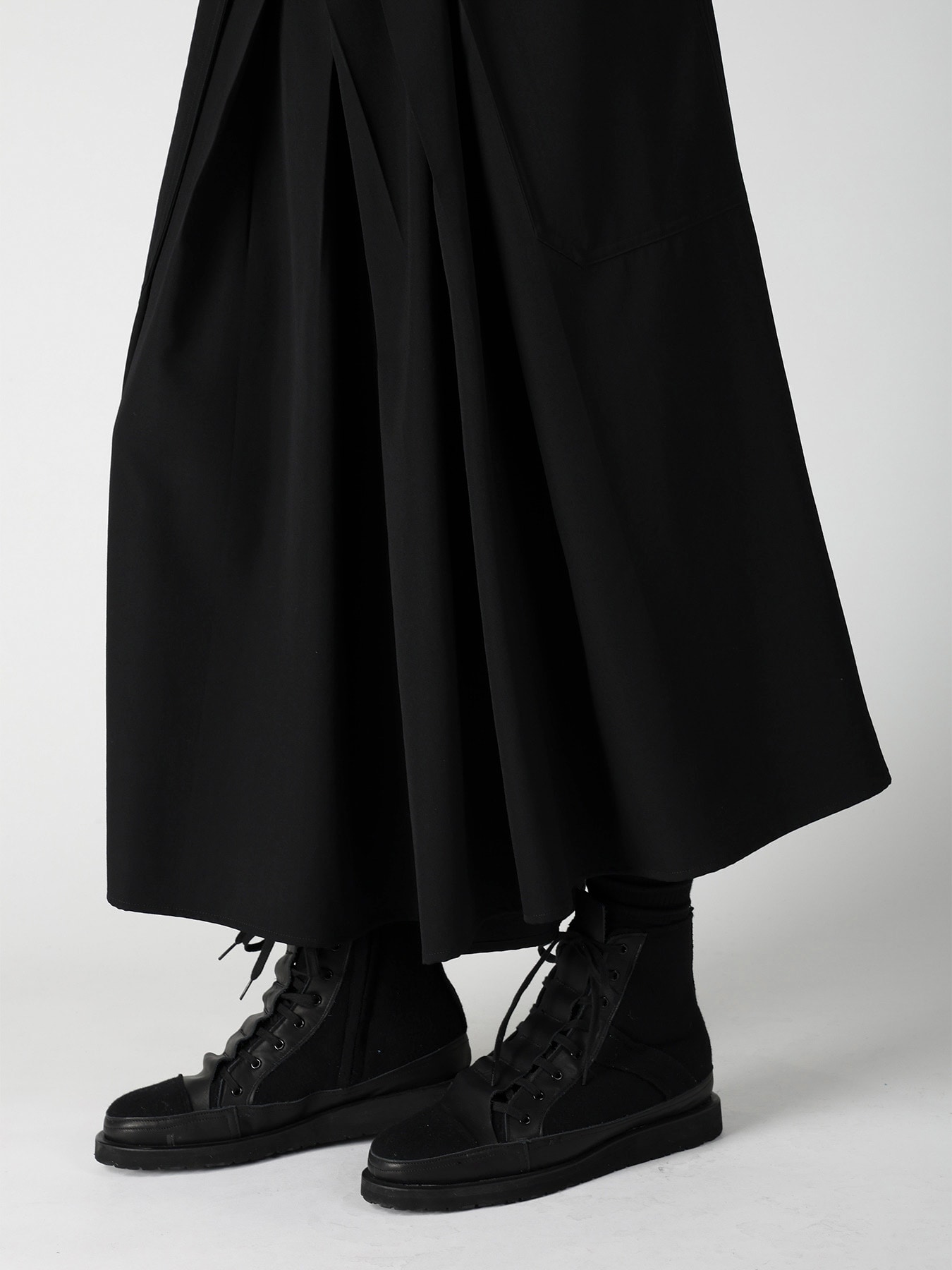 WOOL GABARDINE HAKAMA PANTS