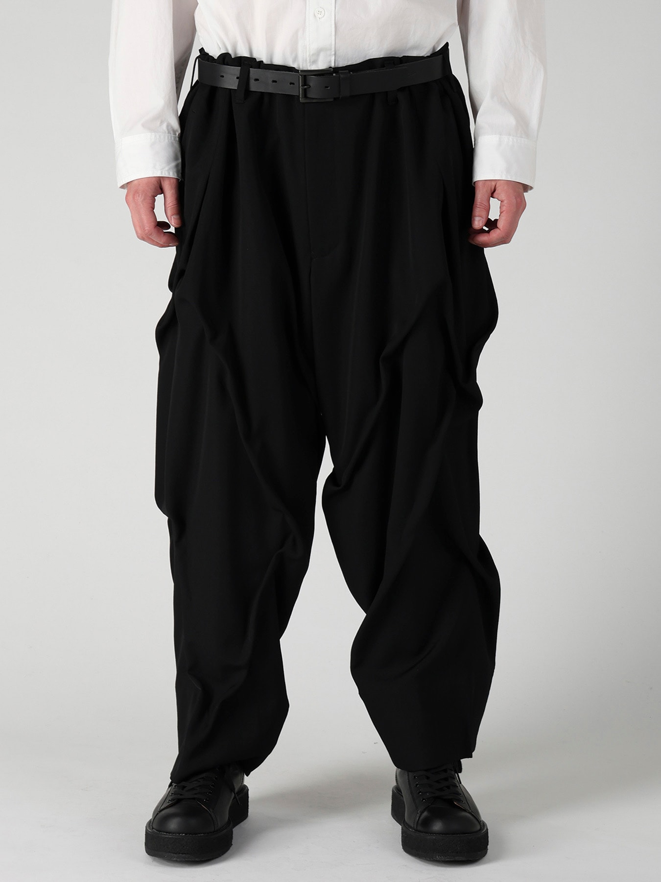 WOOL GABARDINE RANDOM TUCK PANTS