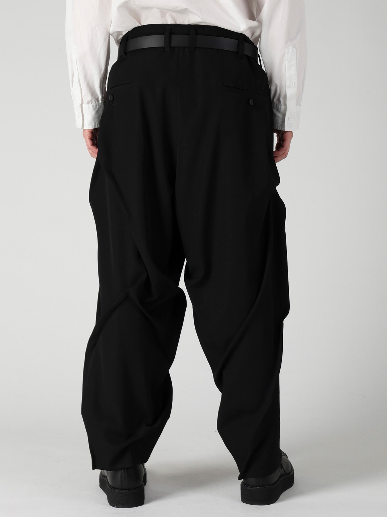 WOOL GABARDINE RANDOM TUCK PANTS