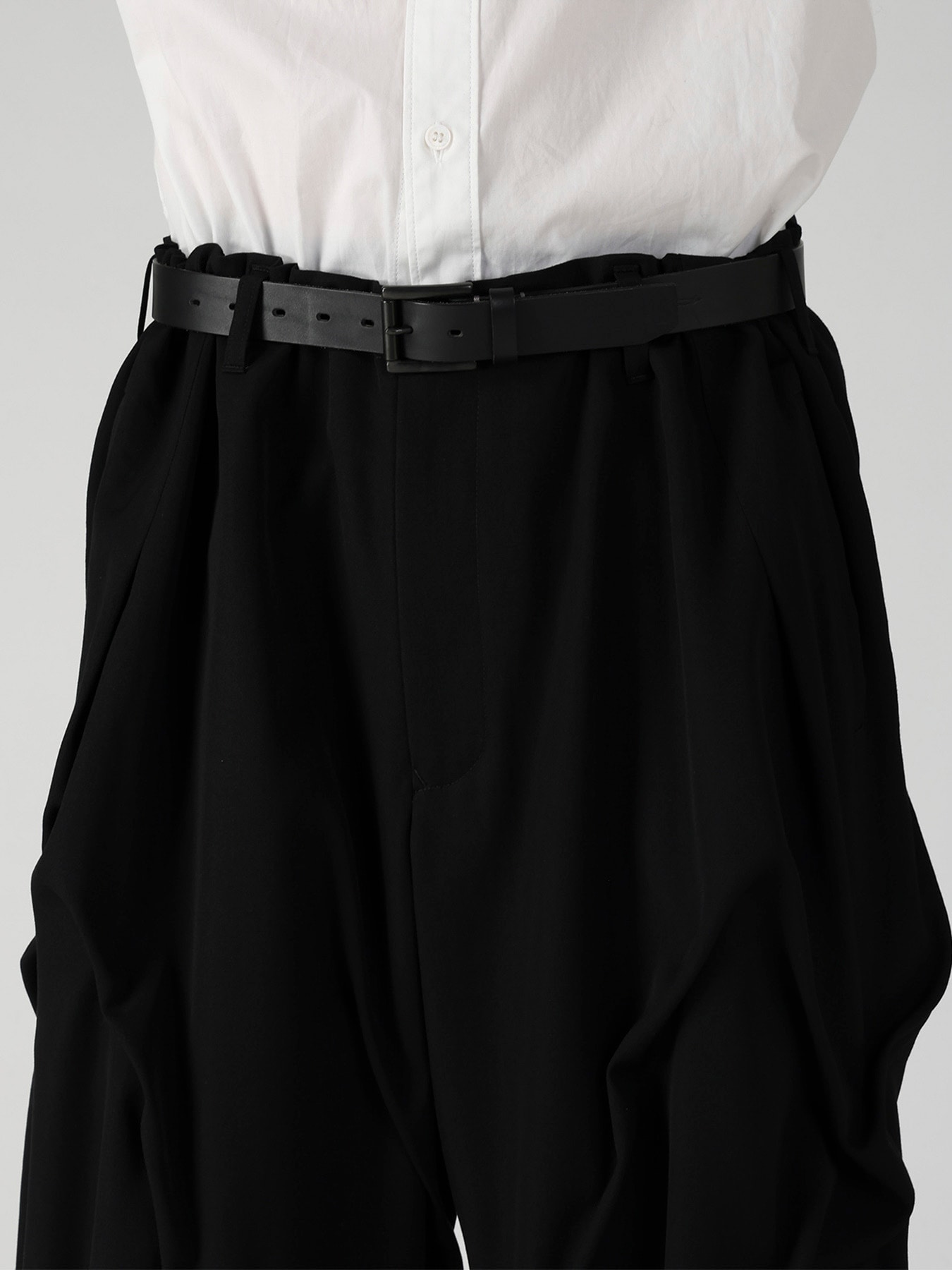 WOOL GABARDINE RANDOM TUCK PANTS