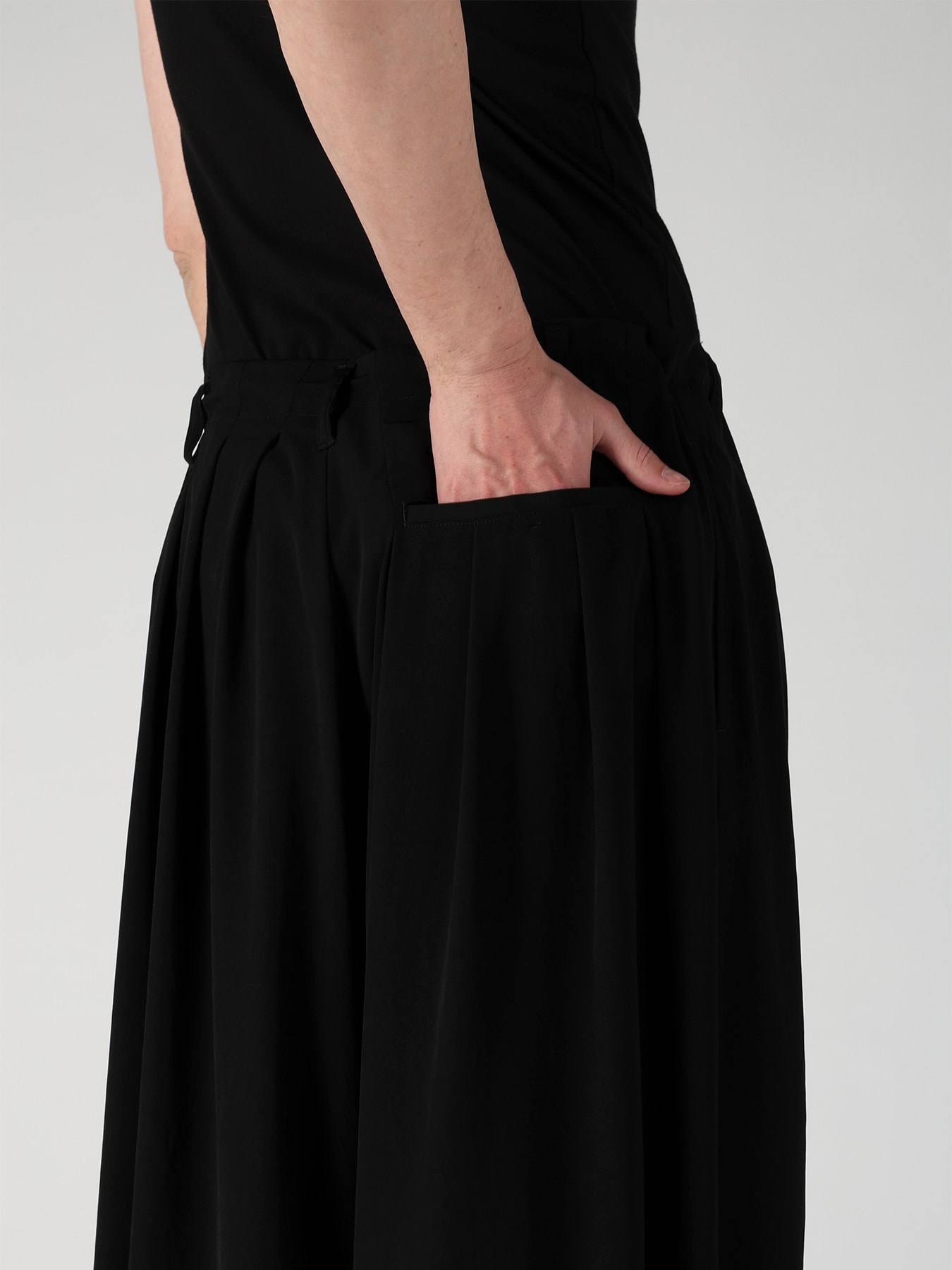 TA TUXEDO STANDARD BALLON PANTS