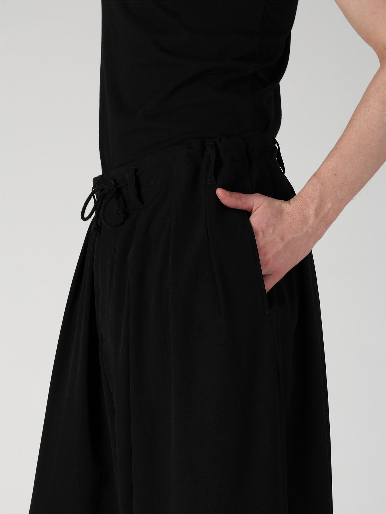 TA TUXEDO STANDARD BALLON PANTS