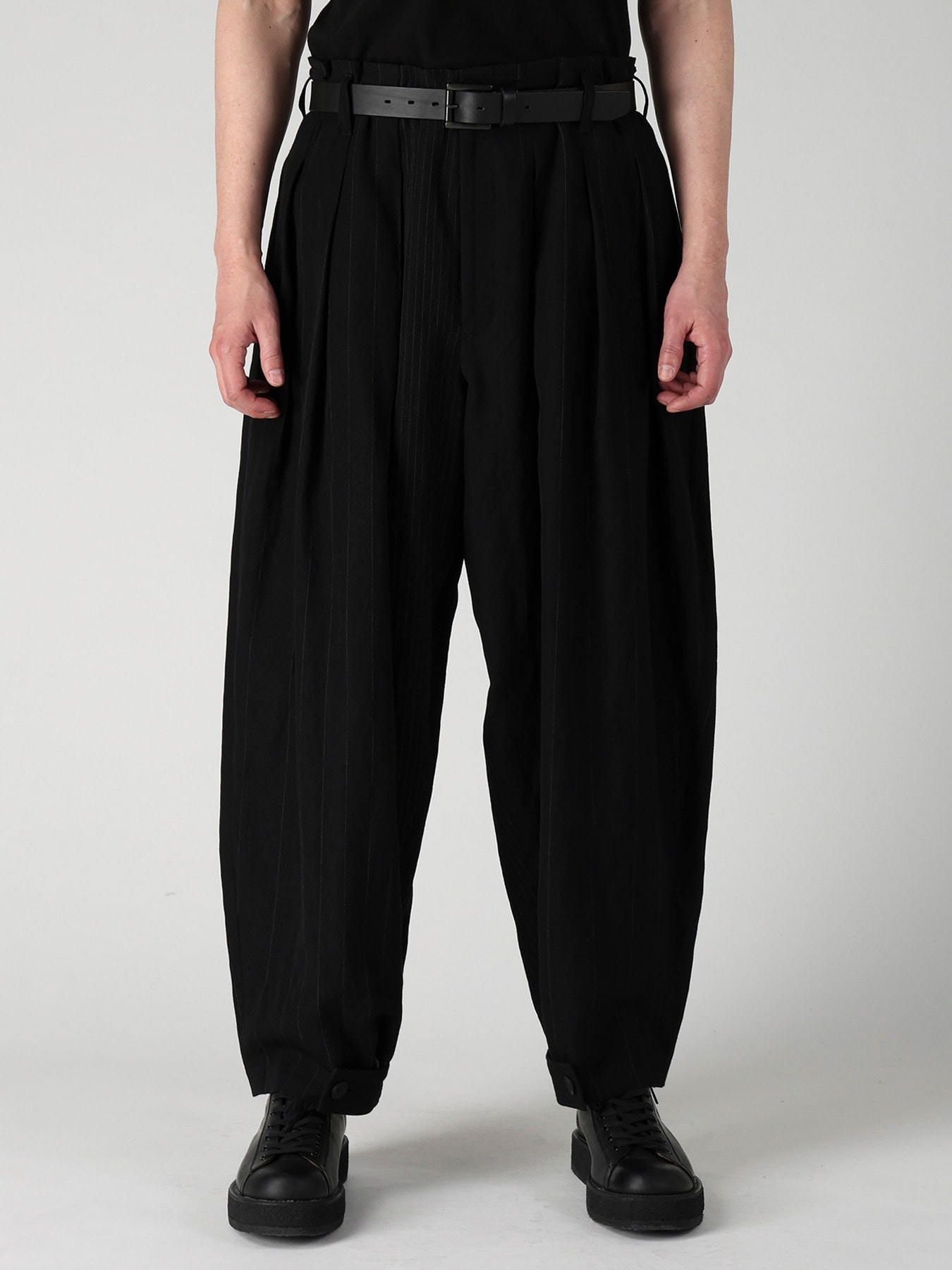 RANDOM STRIPE HEM TAB WIDE TUCK PANTS