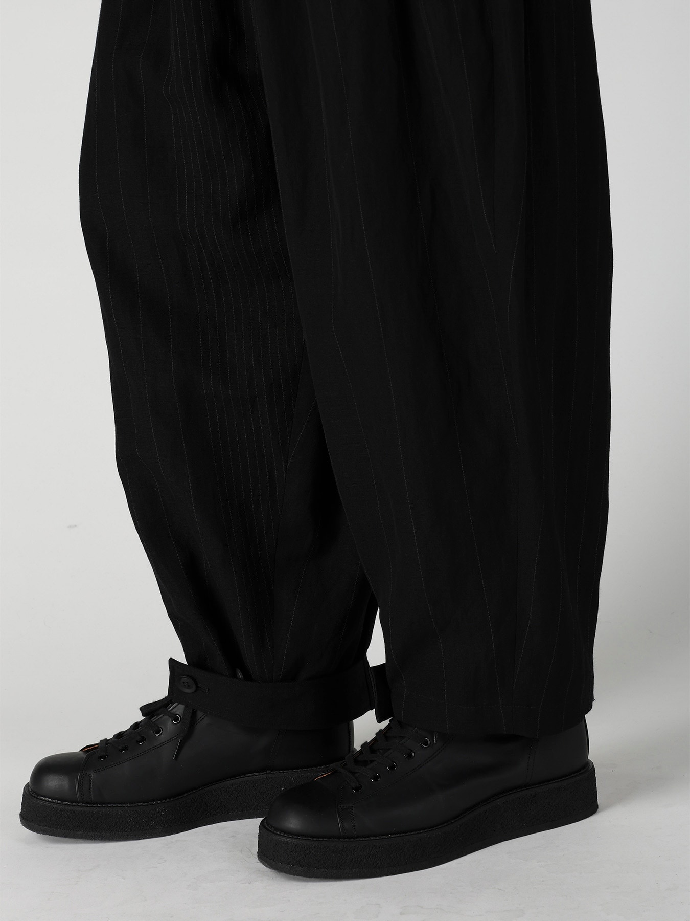 RANDOM STRIPE HEM TAB WIDE TUCK PANTS