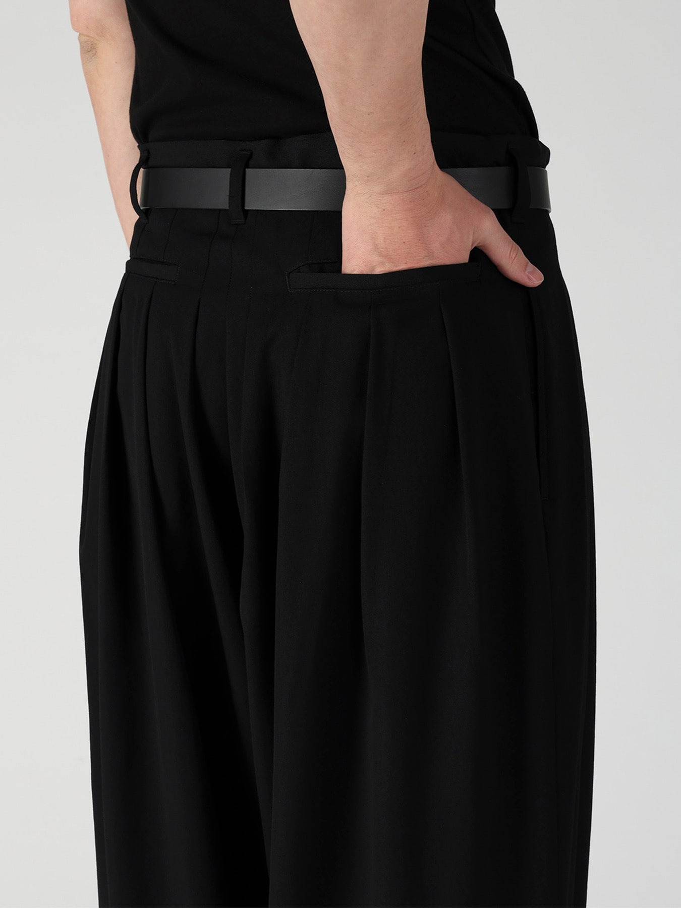 WOOL GABARDINE 16 TUCKS STACKED HEM PANTS