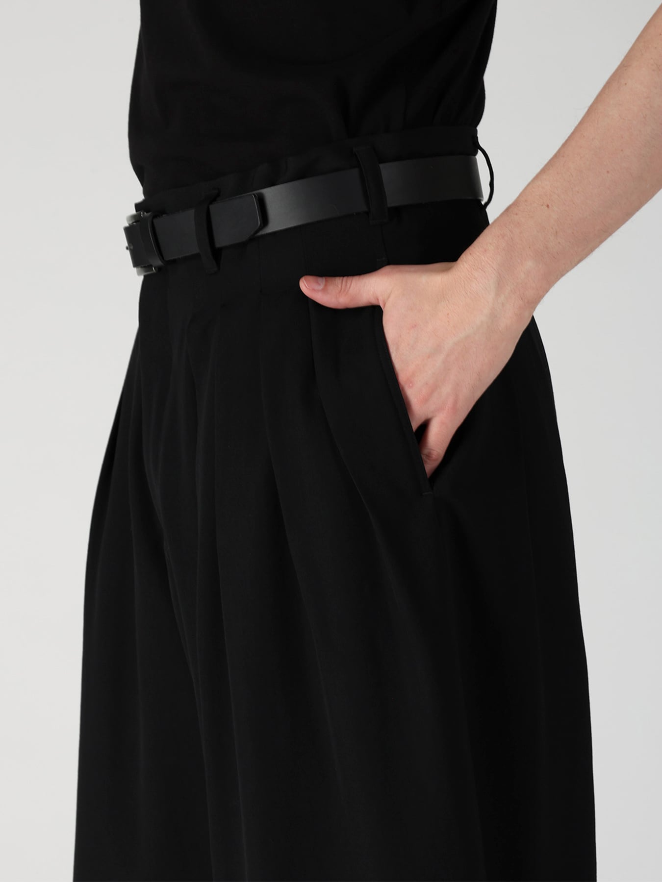 WOOL GABARDINE 16 TUCKS STACKED HEM PANTS