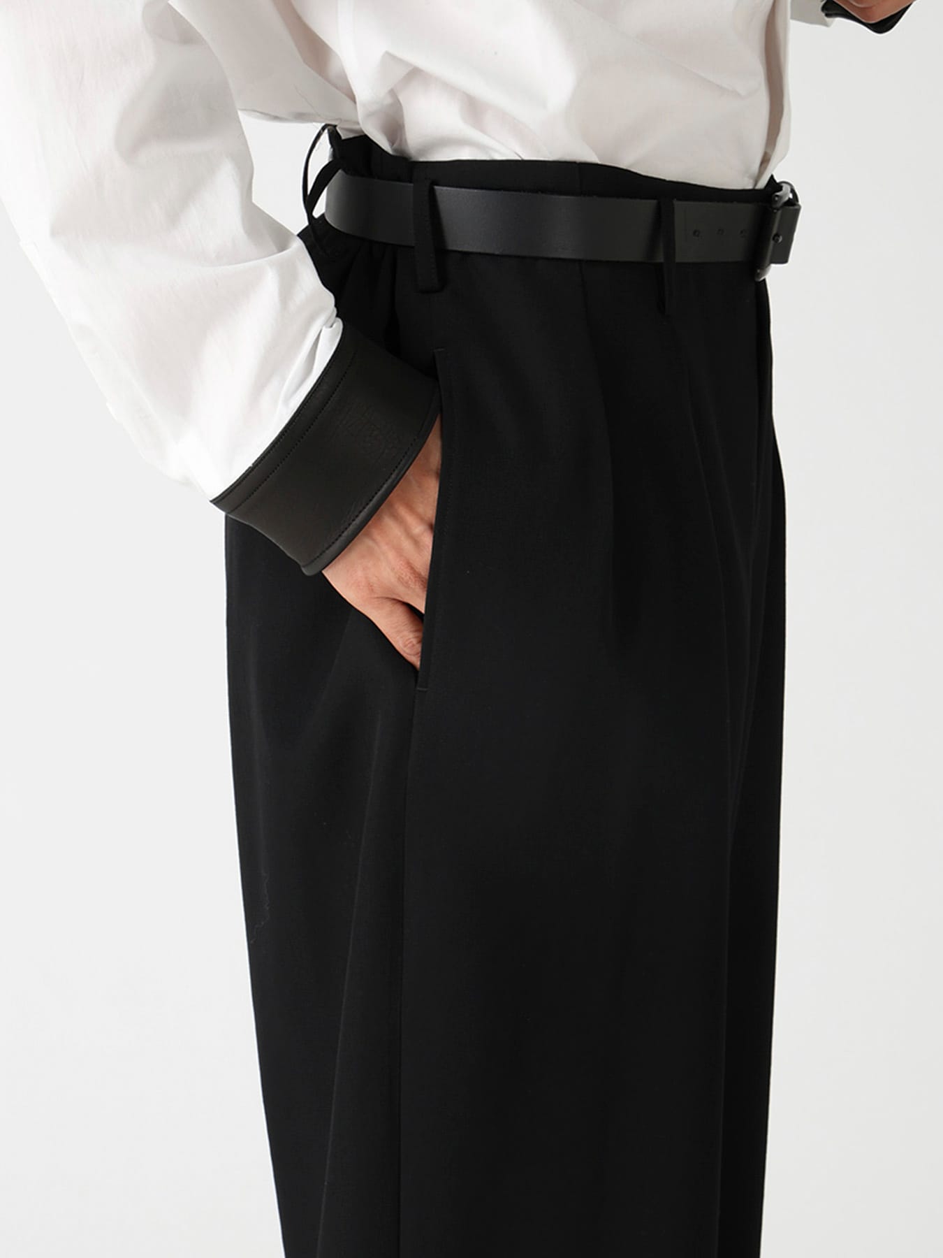 WOOL GABARDINE 2TUCKS SLIM PANTS