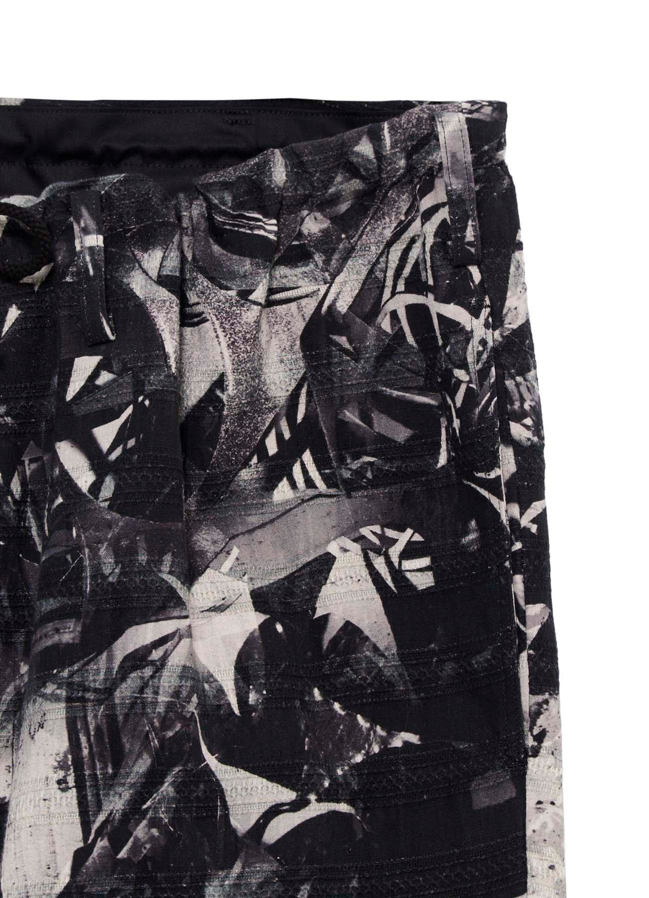 MONOCHROME SCRAP PATTERN PRINTED DRAWSTRING WAIST PANTS
