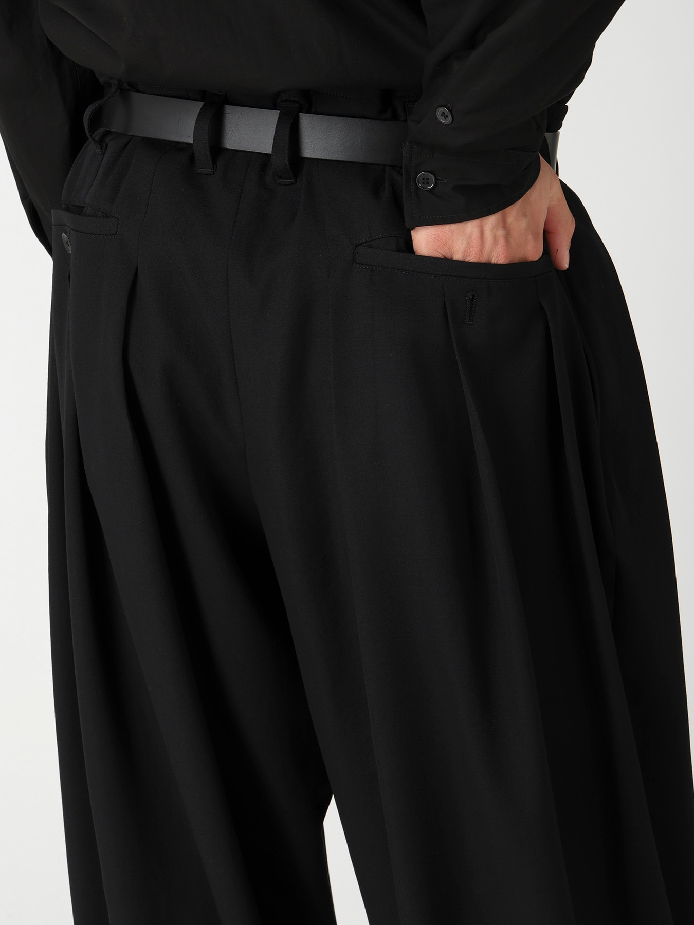 WOOL GABARDINE HEM TAB WIDE TUCK PANTS