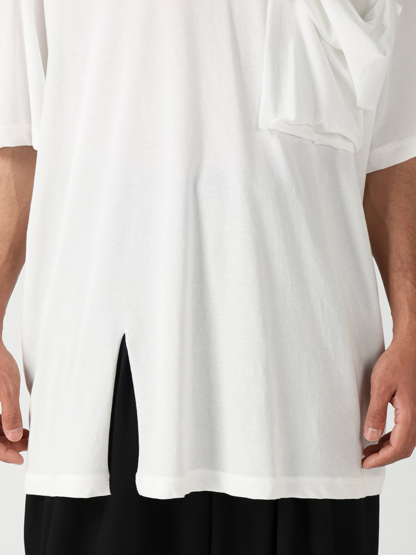 HARD TWISTED SINGLE JERSEY  POCKET HEM SLIT SHORT SLEEVE T