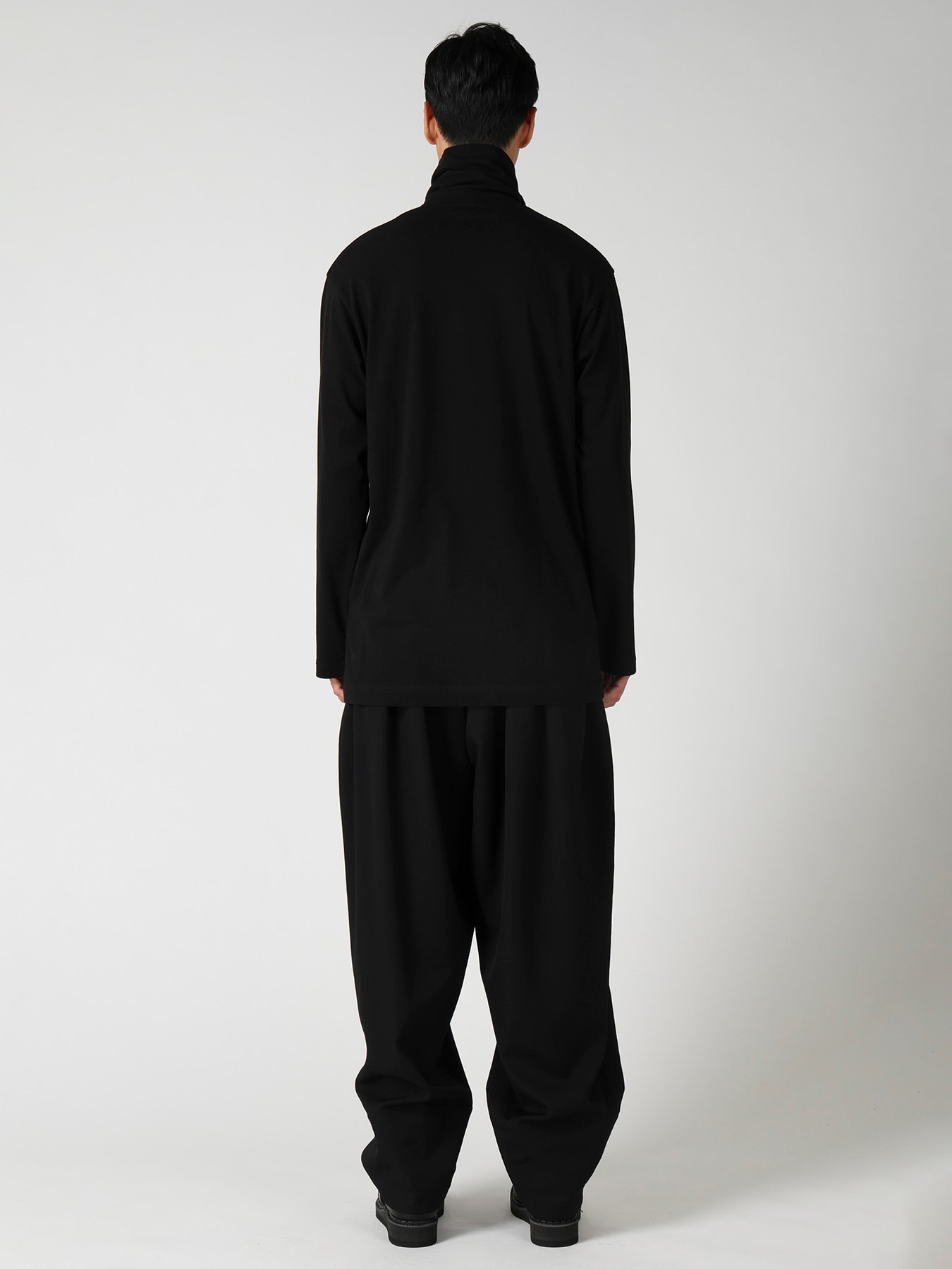 SOFT SINGLE JERSEY TURTLE NECK LONG SLEEVE TEE