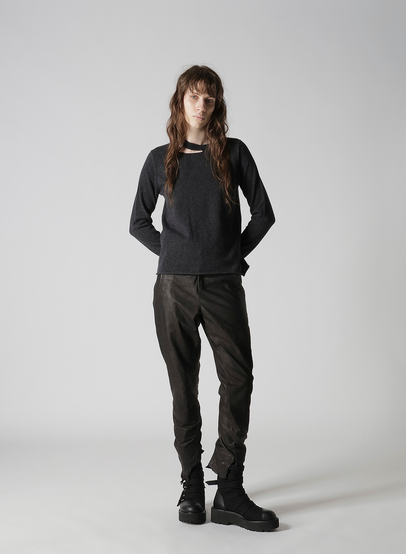 CASHMERE SINGLE JERSEY ROUND NECK SLIT KNIT