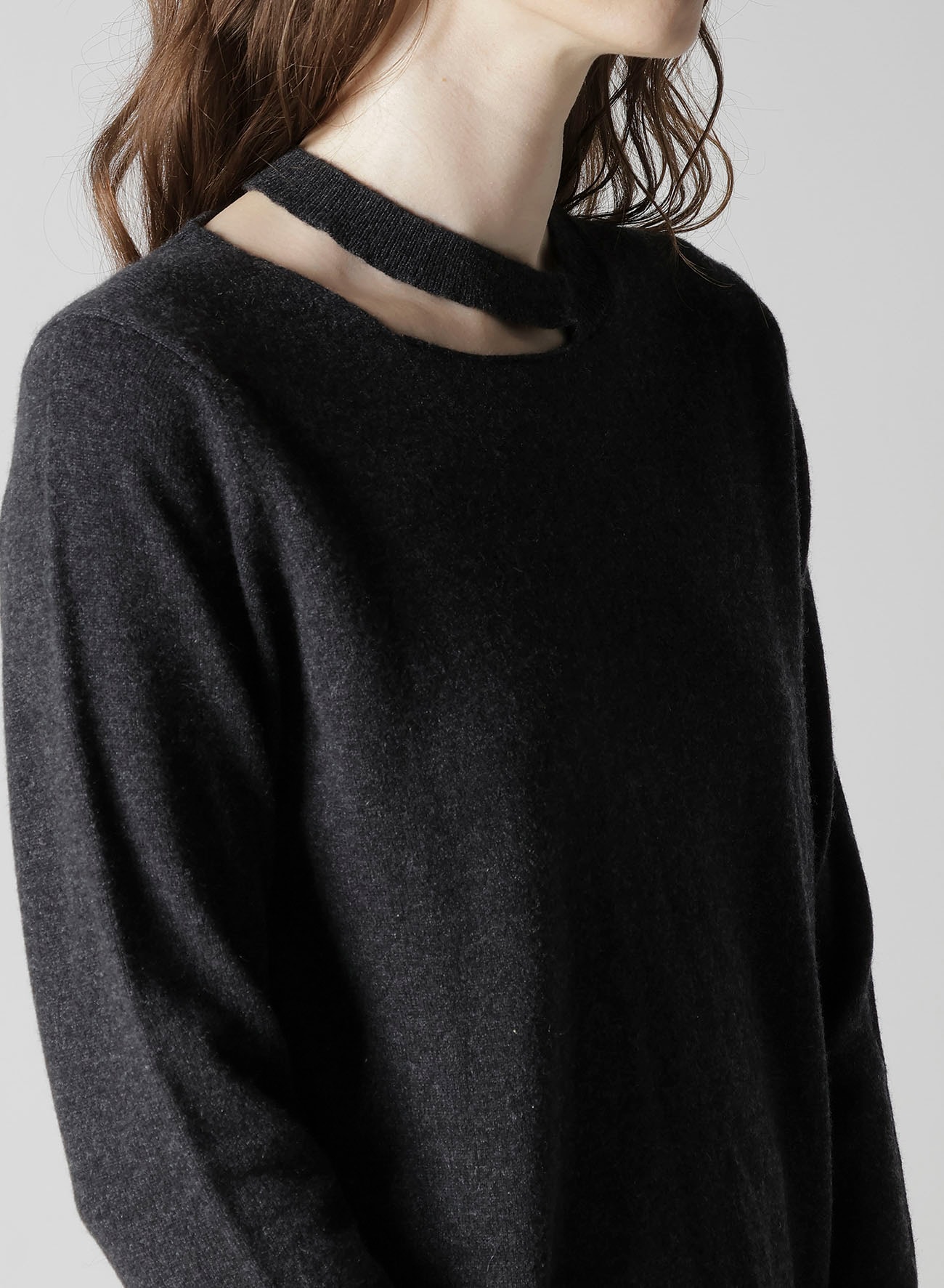 CASHMERE SINGLE JERSEY ROUND NECK SLIT KNIT