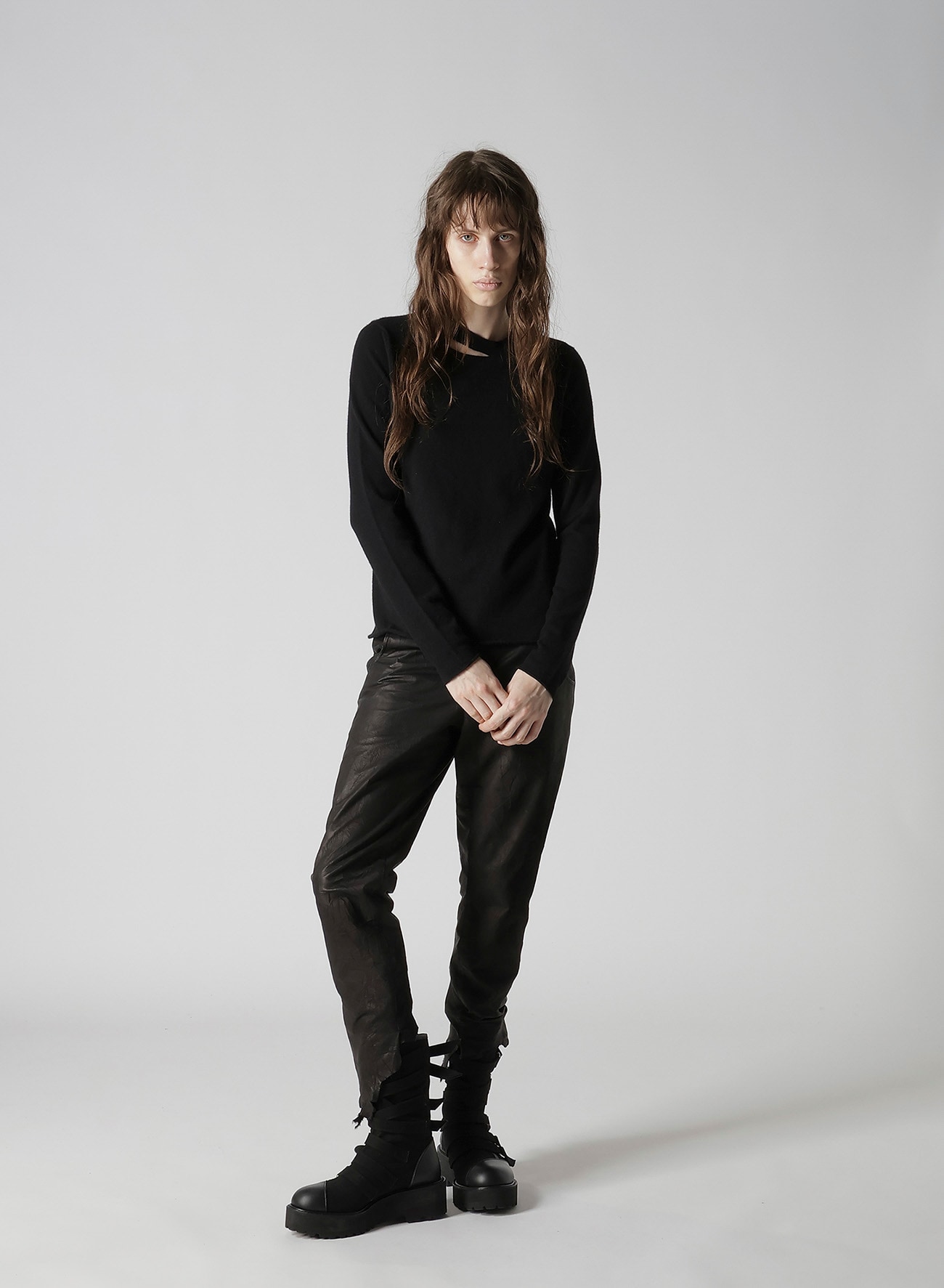 CASHMERE SINGLE JERSEY ROUND NECK SLIT KNIT
