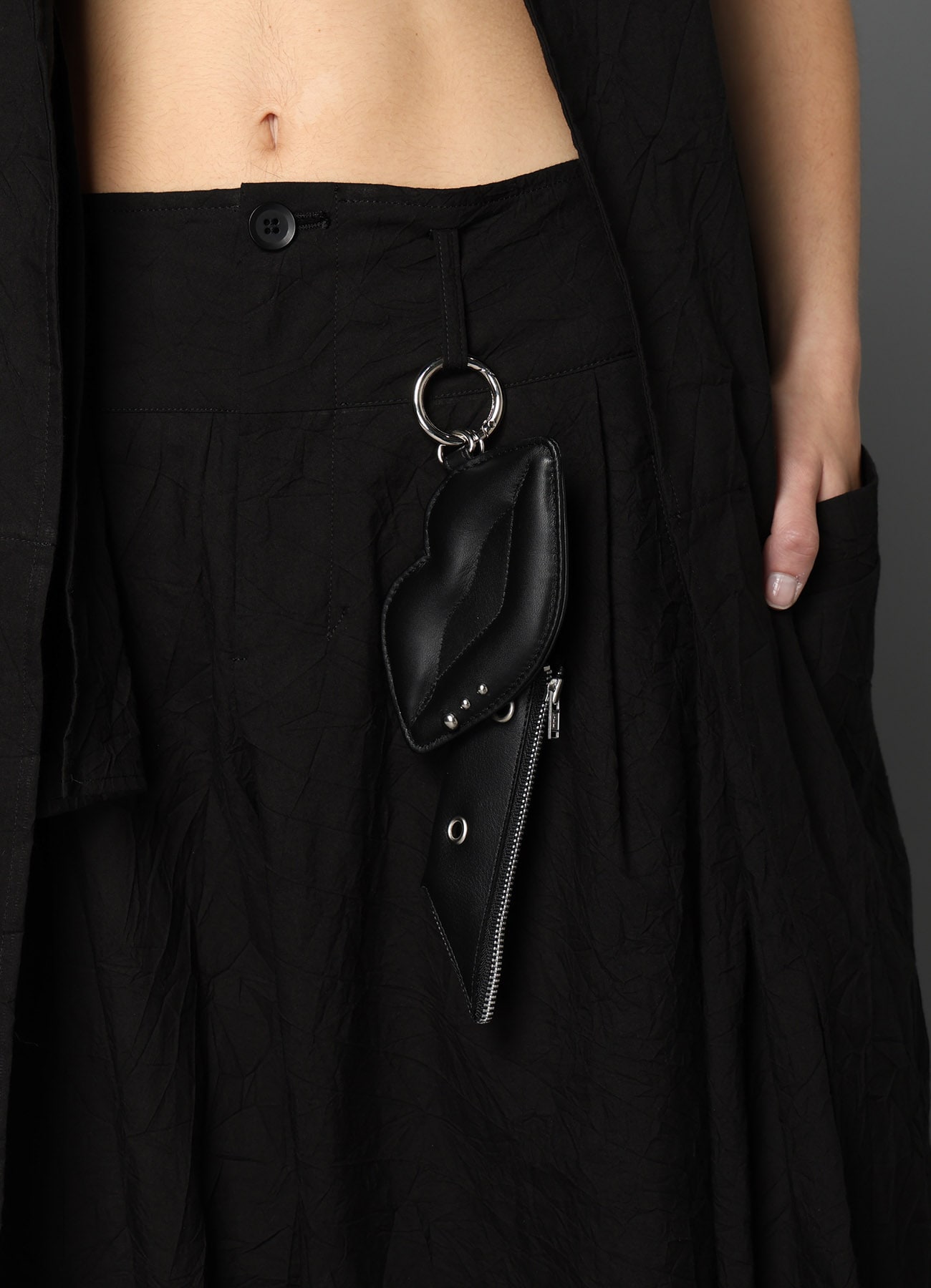 MATTE CHROME LEATHER  LIP SHAPED MIRROR SET