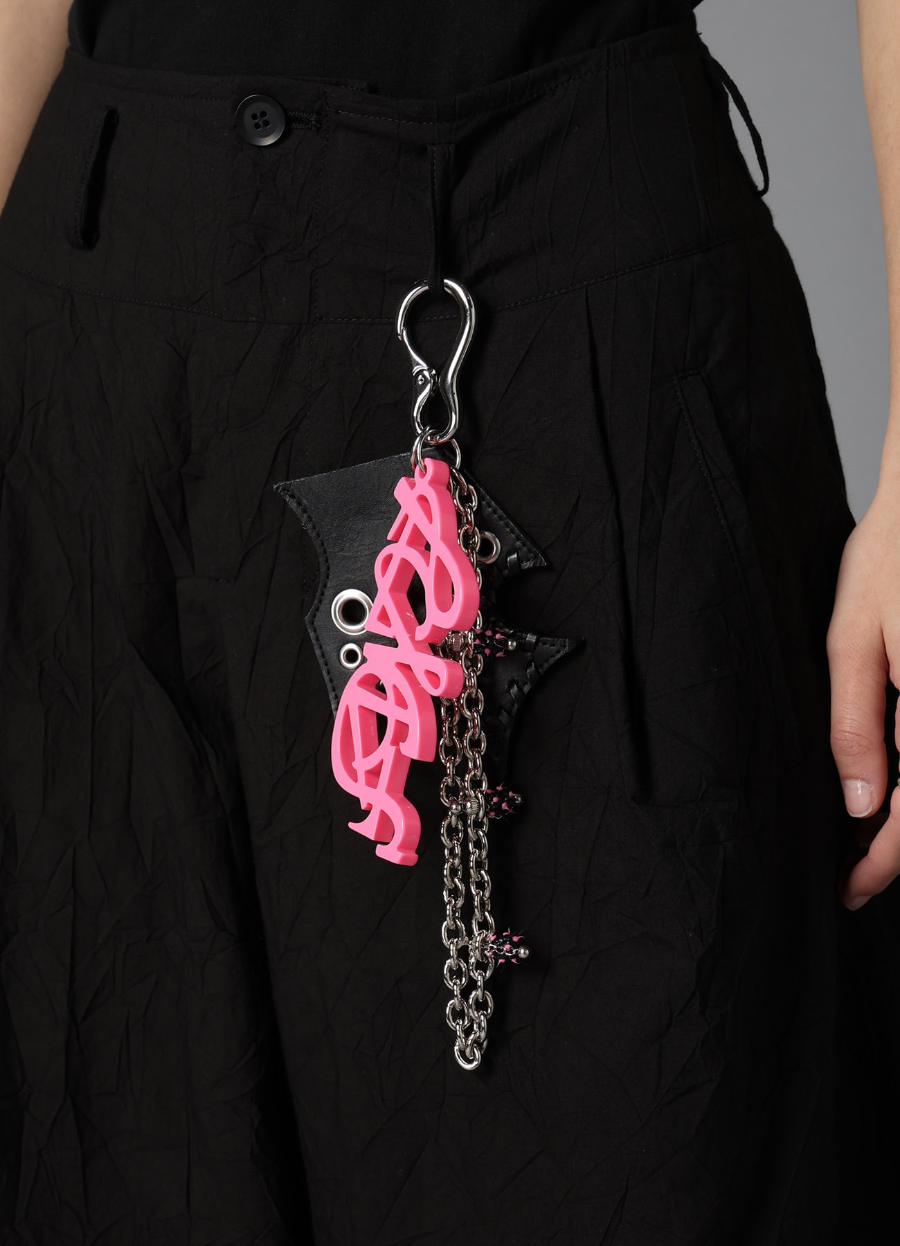 TANNED LEATHER+ ACETATE SPIKED MULTI HOLDER