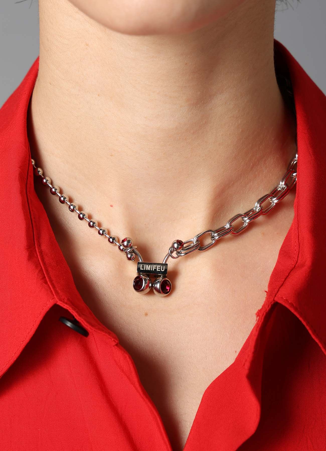 PIERCE CHAIN NECKLESS