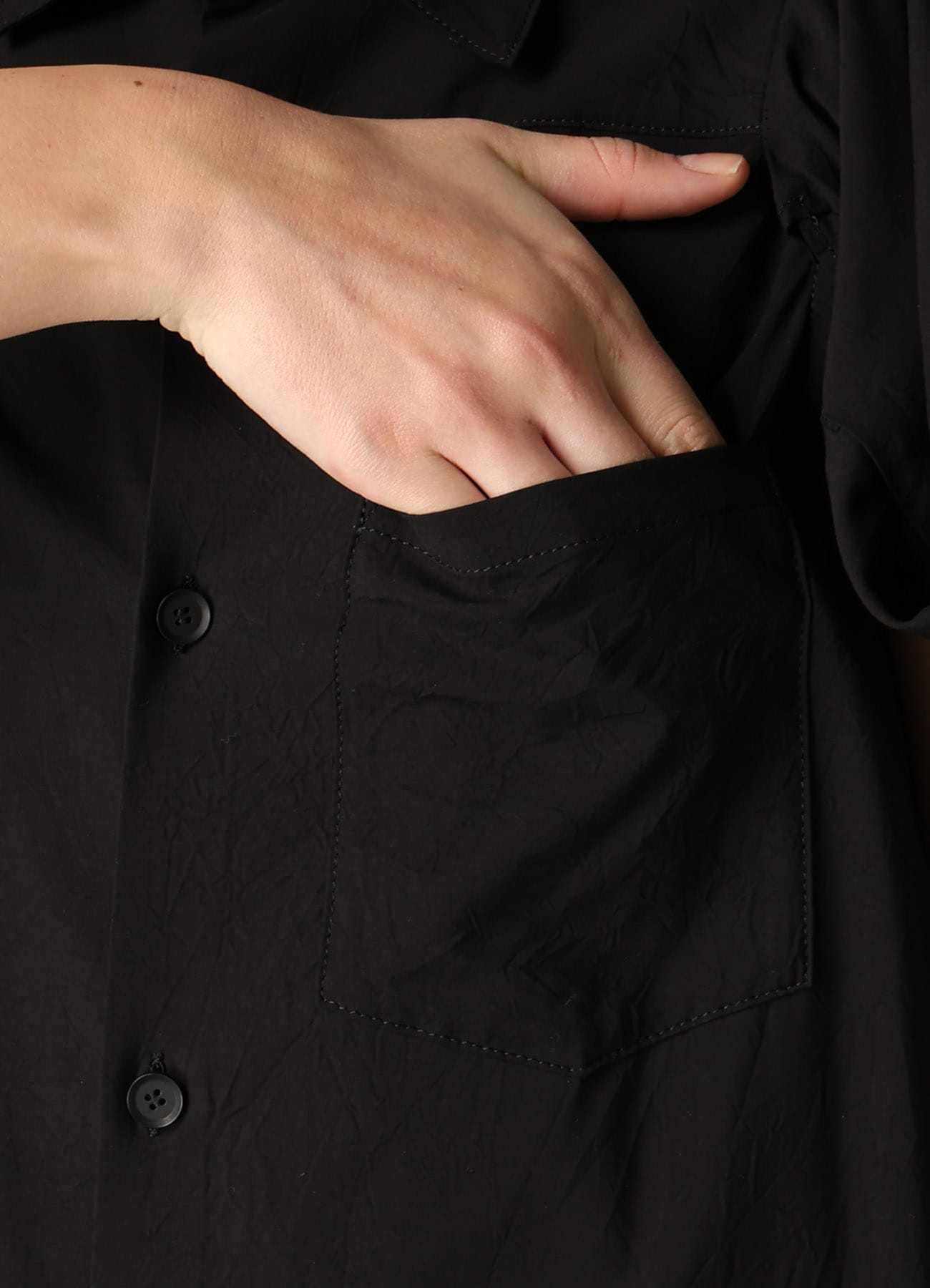 RY/ WRINKLED LAWN TWISTED SLEEVE BLOUSE