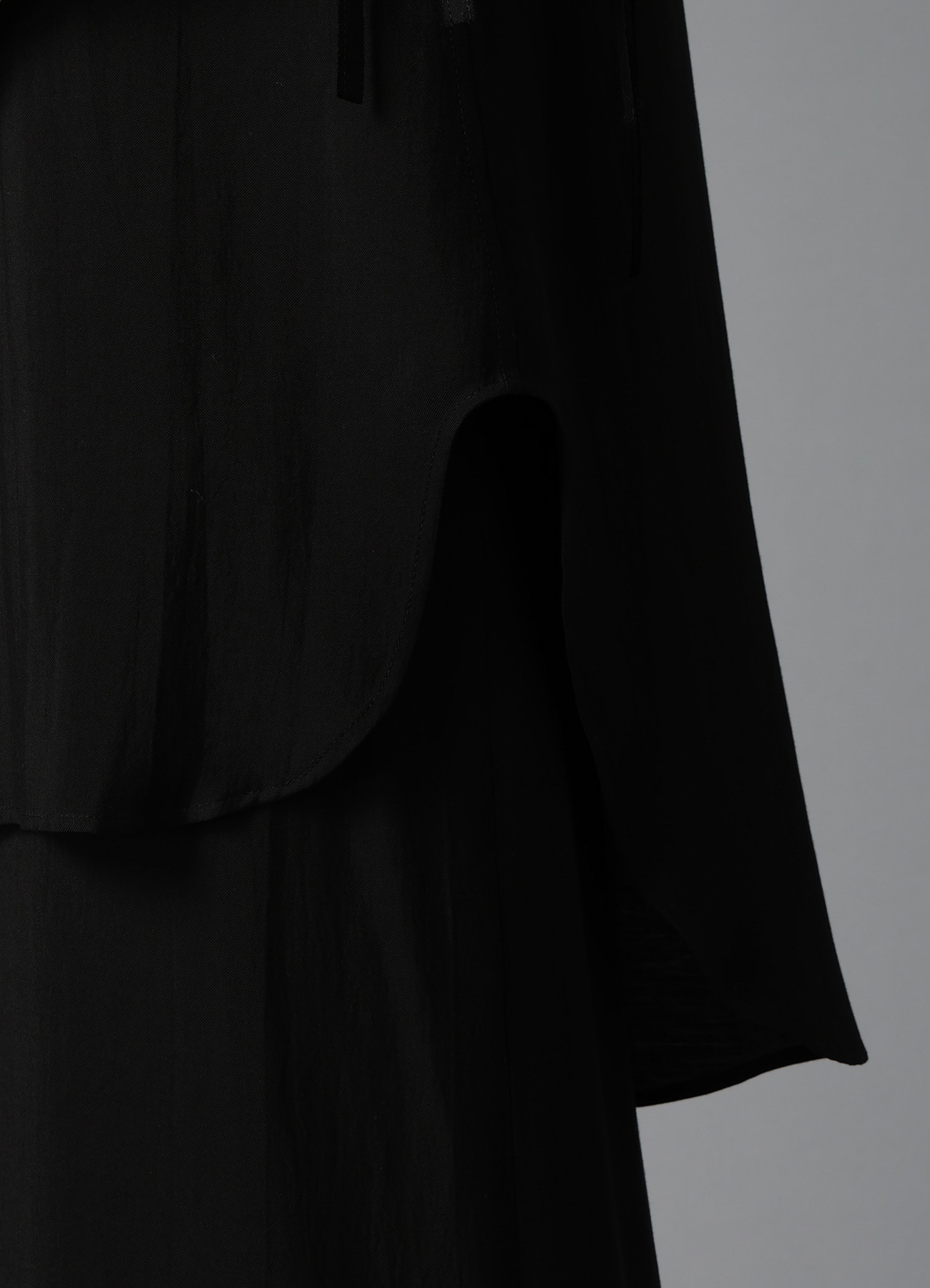 HIGH TWISTED GABARDINE FRINGE BLOUSE