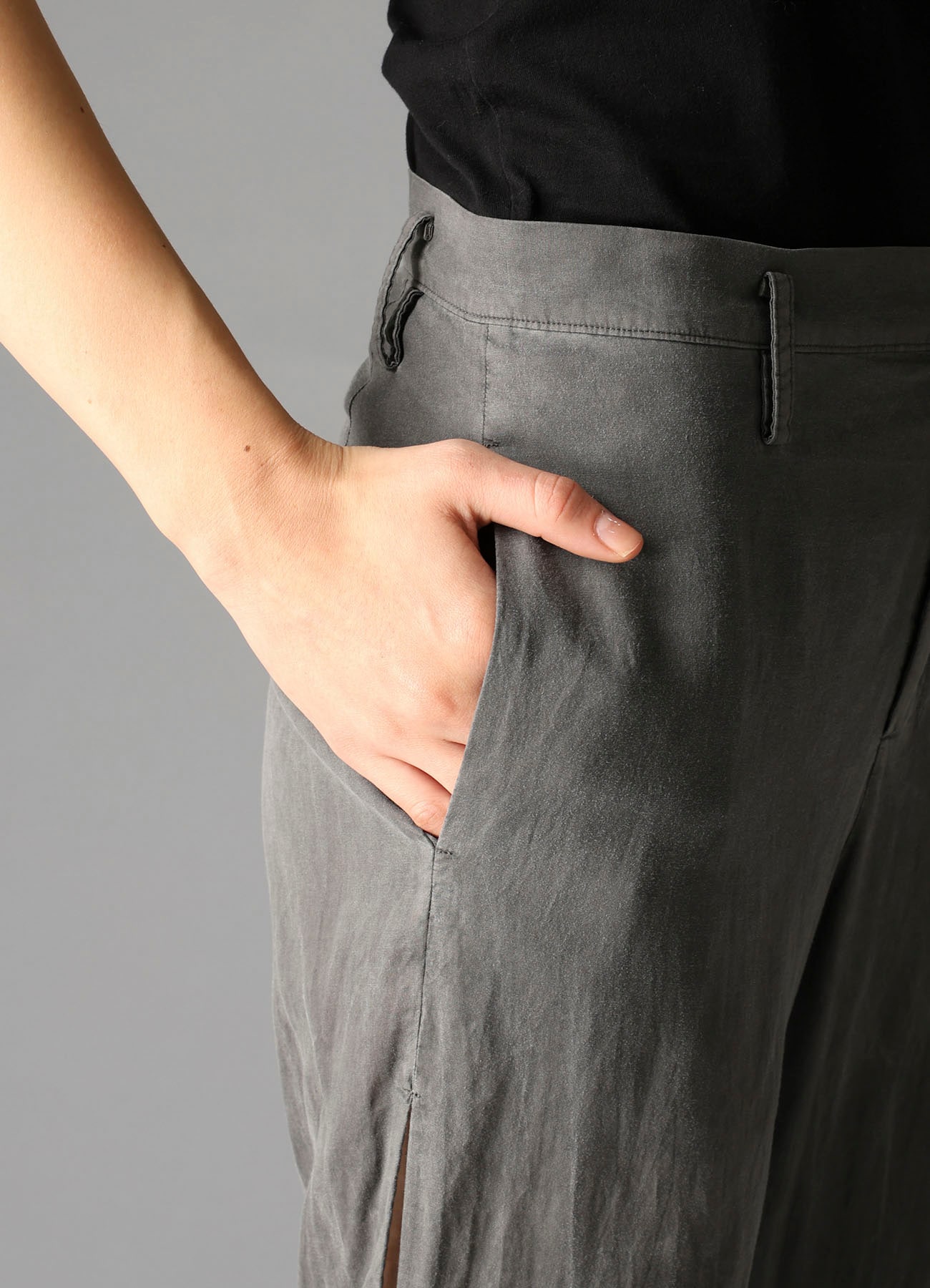 GARMENT-DYED LAWN SLIT SLIM PANTS